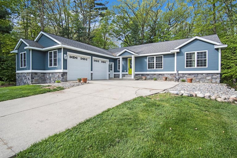 6743 E Point Dr, Fruitport, MI 49415 Opendoor