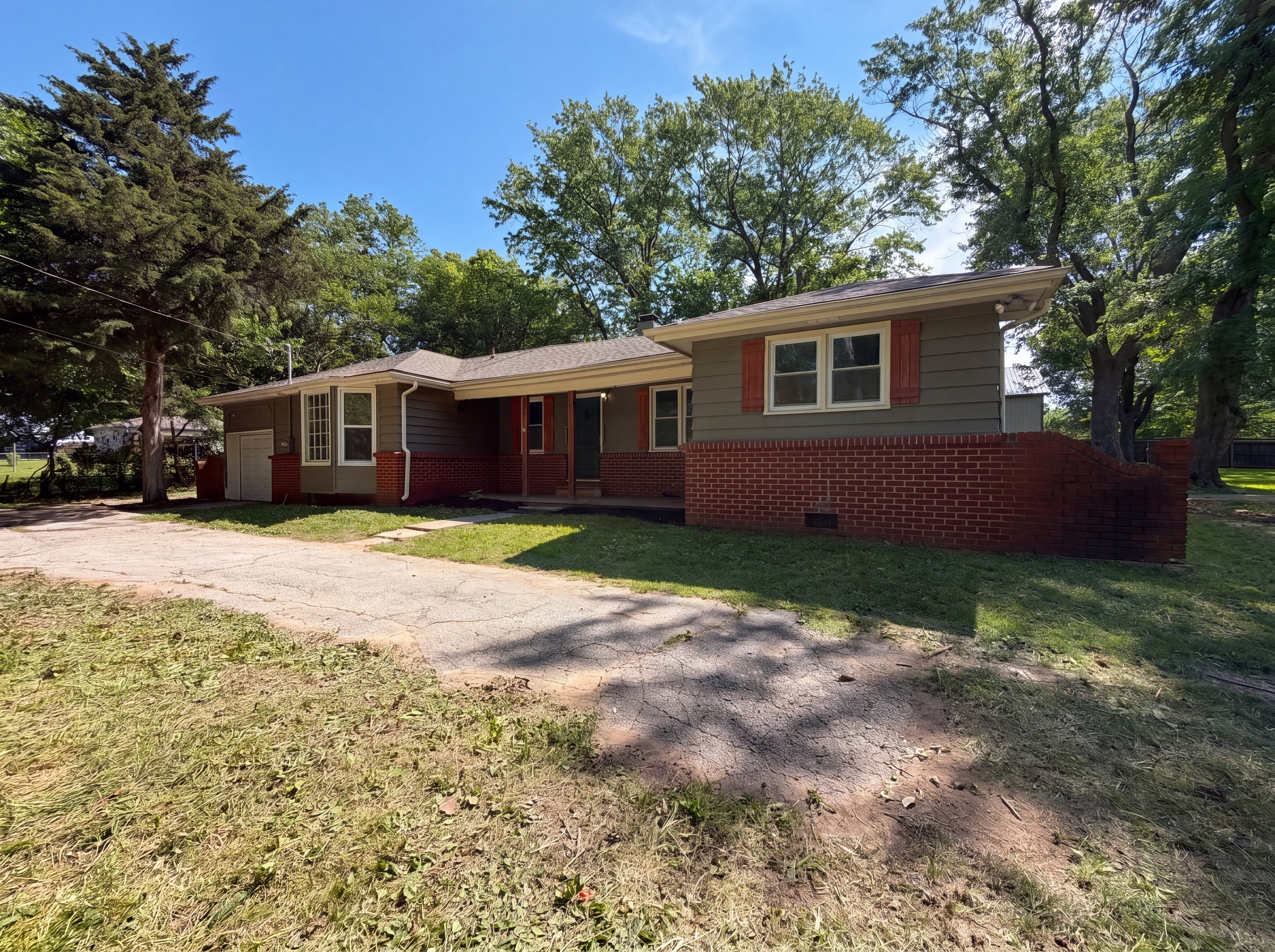 Photo 14 of 16 of 1825 NE Bren Mar Rd, Lees Summit, MO