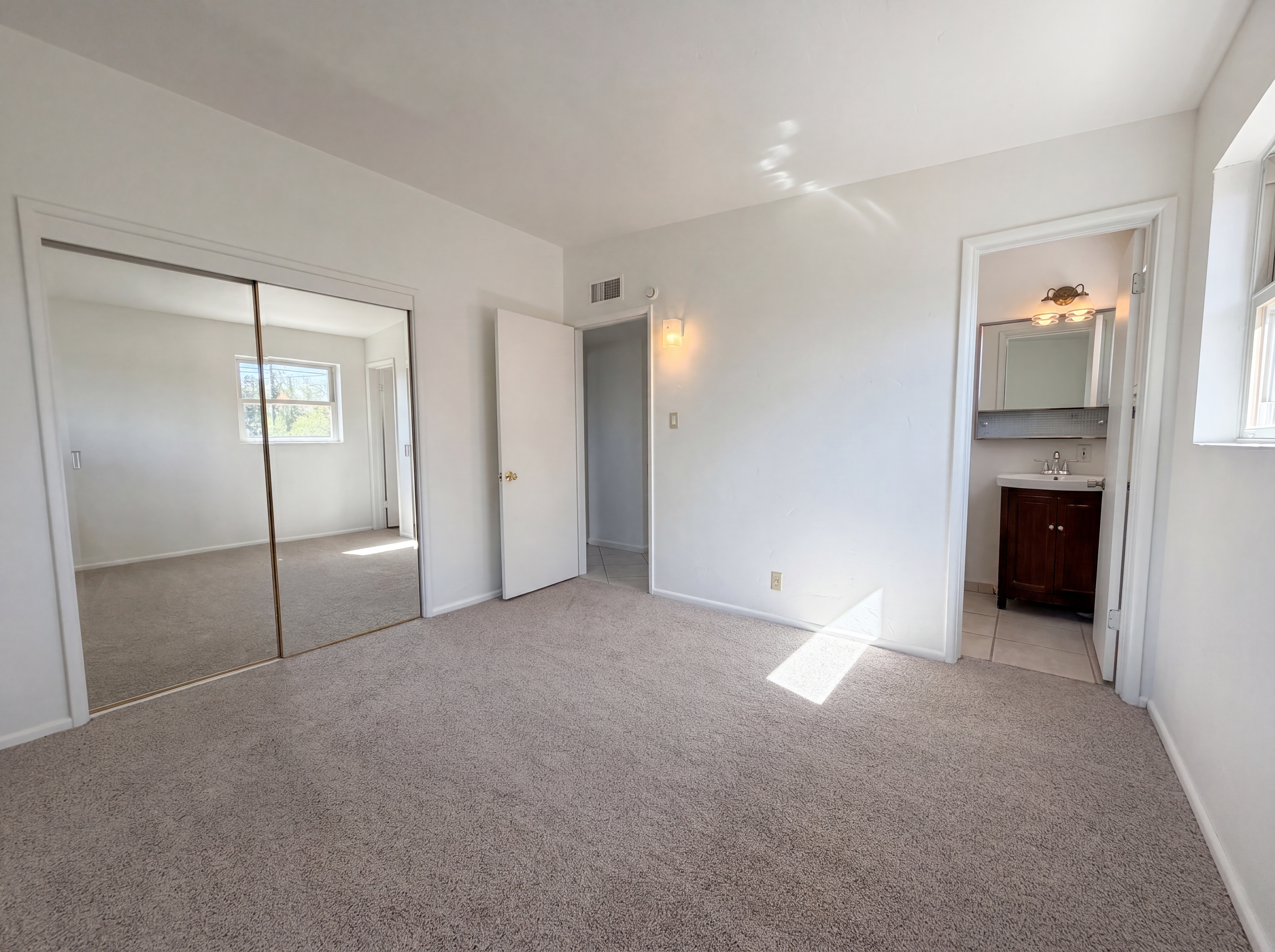 Photo 4 of 25 of 650 S Kenyon Dr, Tucson, AZ