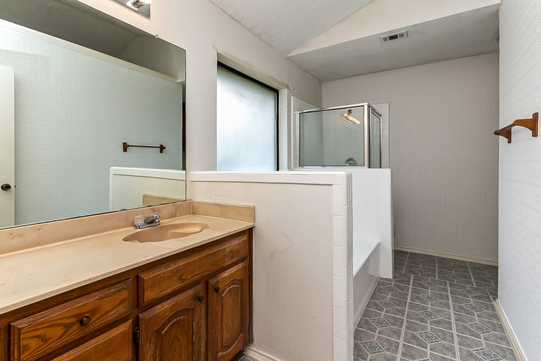 Photo 6 of 20 - 8204 Mark Ln, Watauga, TX 76148
