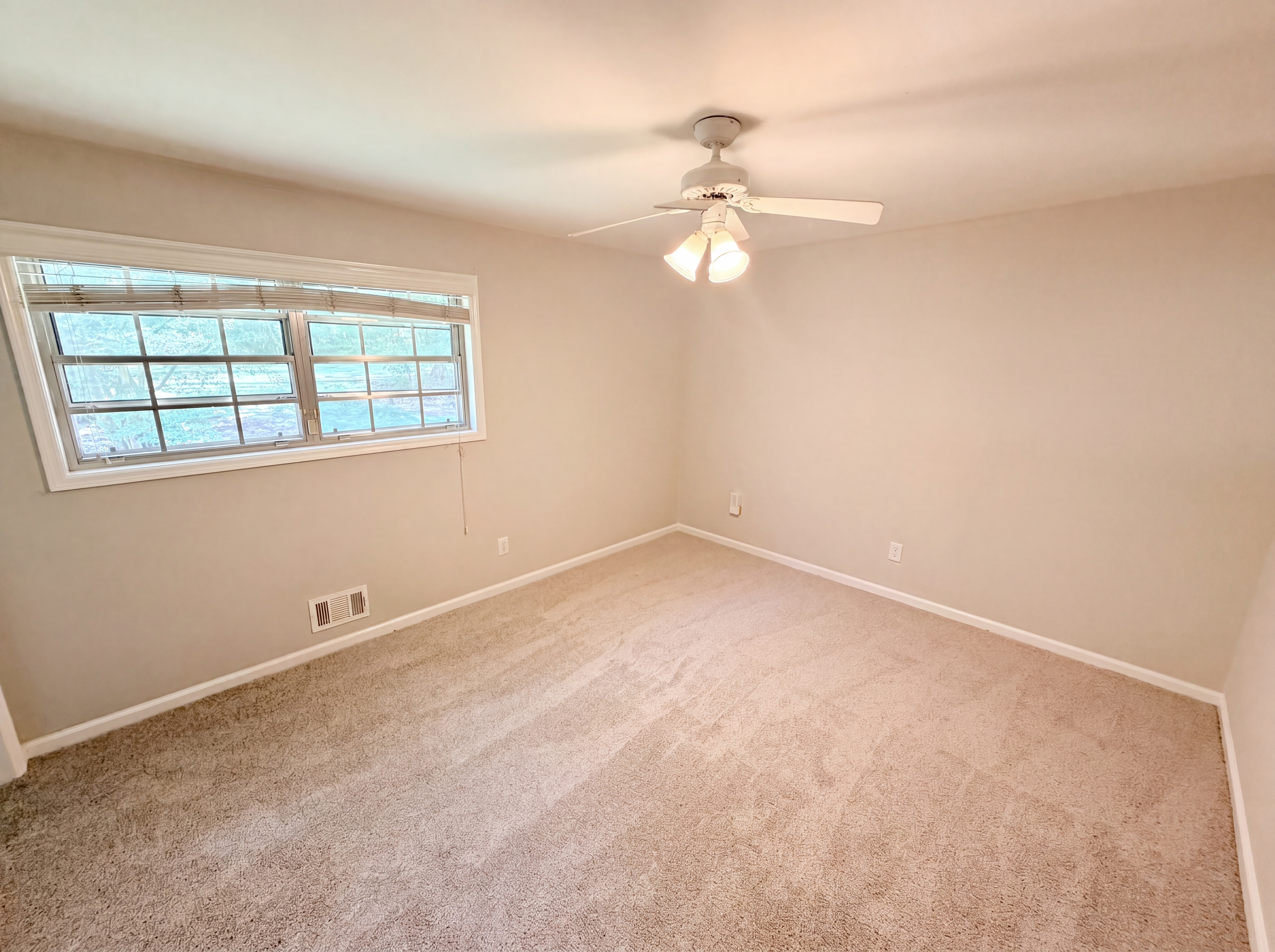 Photo 12 of 24 of 4134 Fawn Ln SE, Smyrna, GA