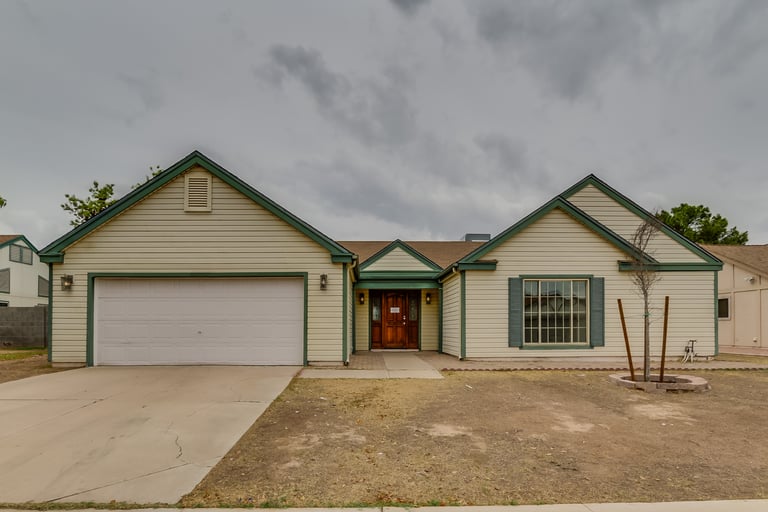 Photo 1 of 32 - 668 E Manor Dr, Chandler, AZ 85225
