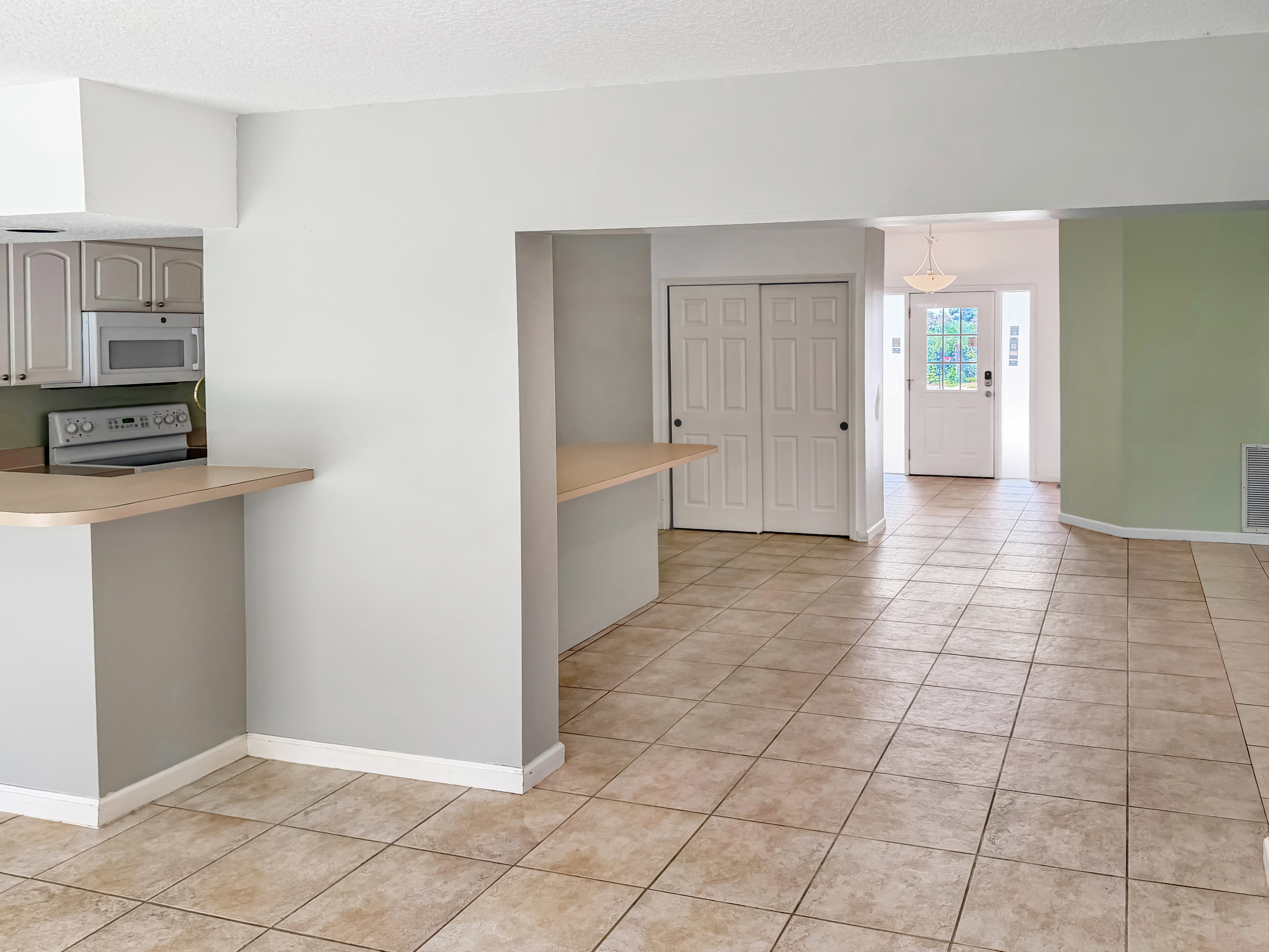 Photo 8 of 18 of 2361 NE 21st Ave, Jensen Beach, FL