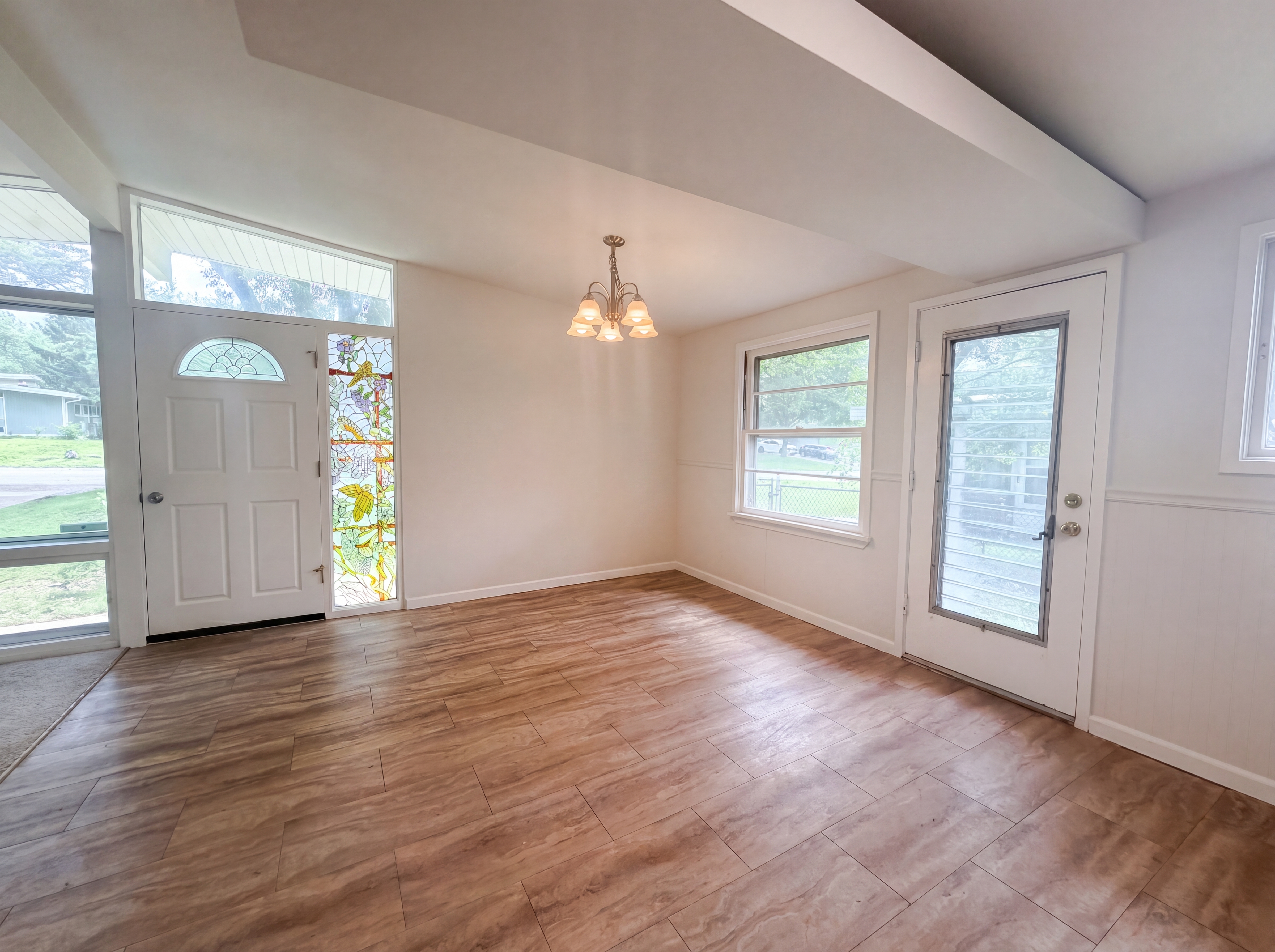 Photo 8 of 15 of 1015 Robinwood Dr, Florissant, MO