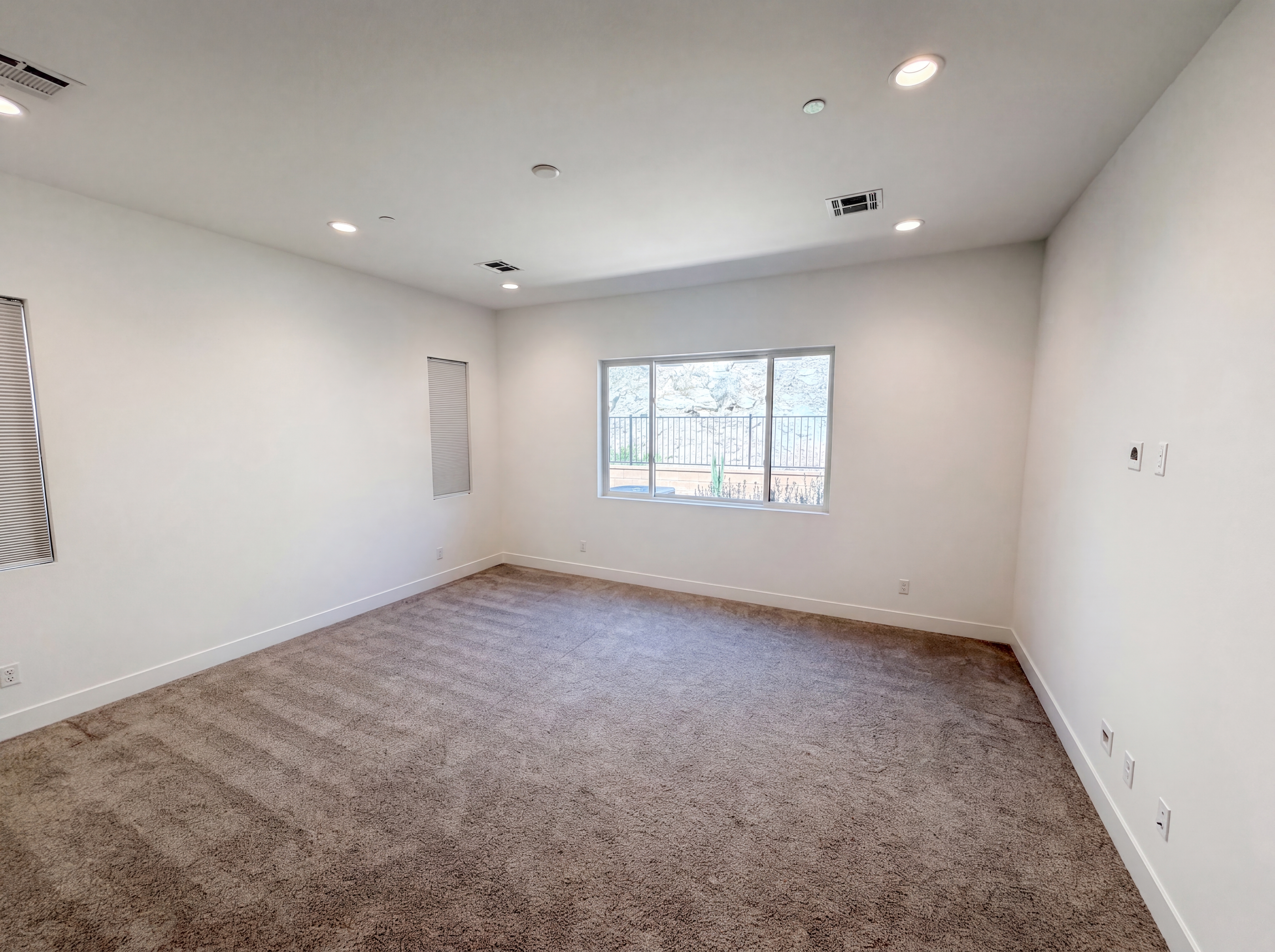 Photo 4 of 26 of 46297 Bradshaw Trl, La Quinta, CA