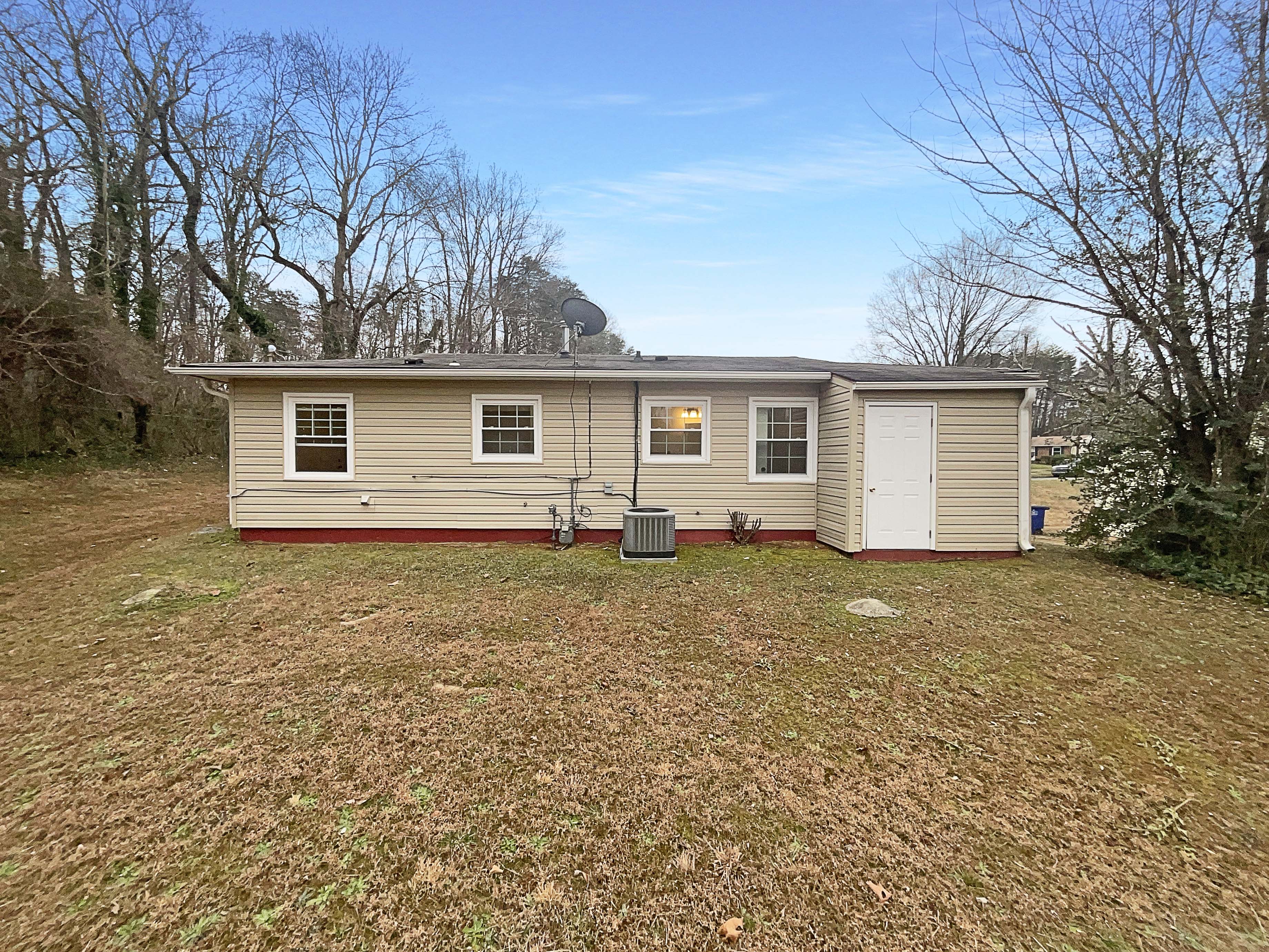 Photo 5 of 17 of 4043 Larkspur Pl, Winston Salem, NC
