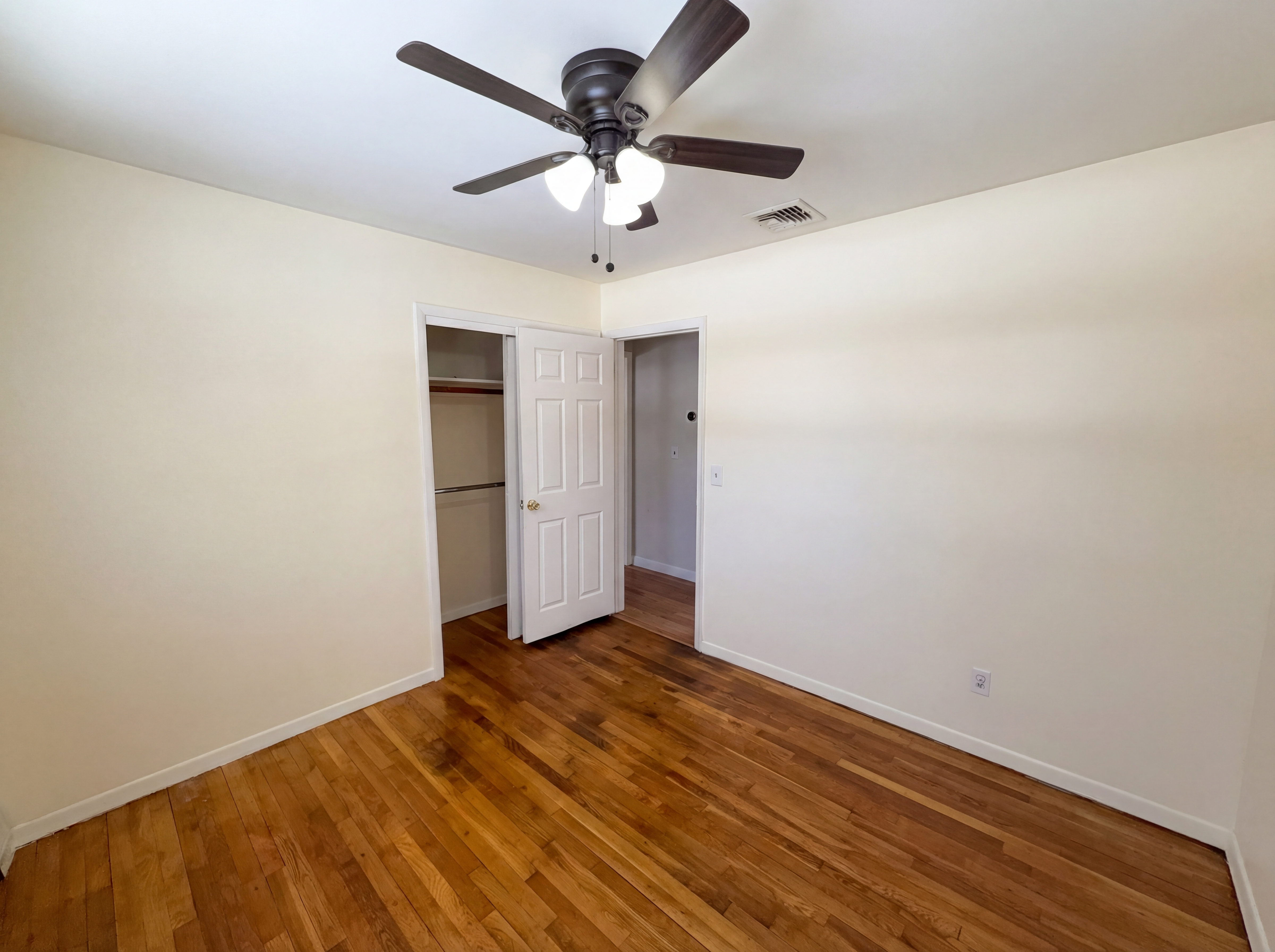 Photo 13 of 31 of 2622 Cleveland Ave, Township Of Washington, NJ