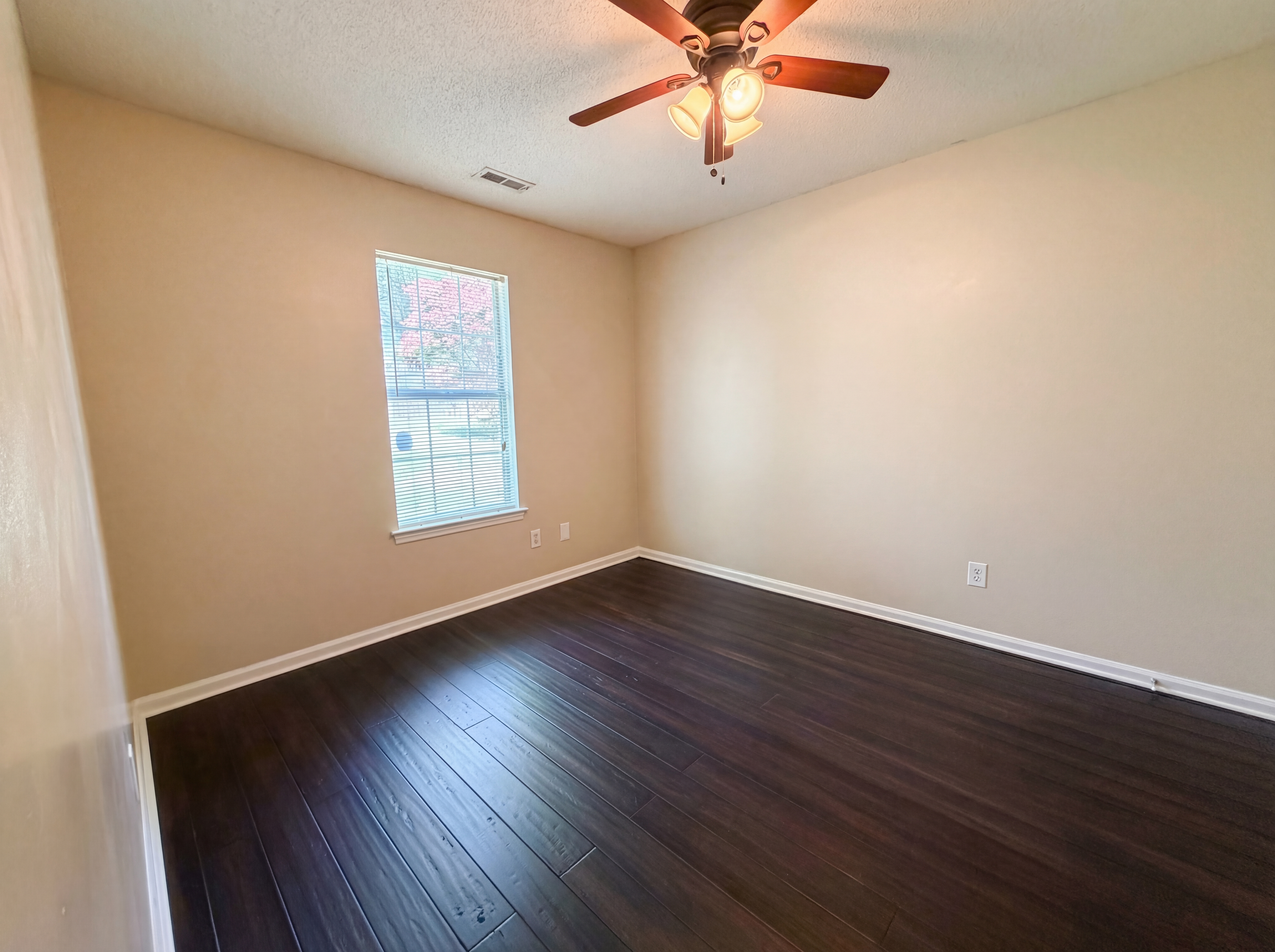 Photo 4 of 16 of 12525 Panthersville Dr, Charlotte, NC