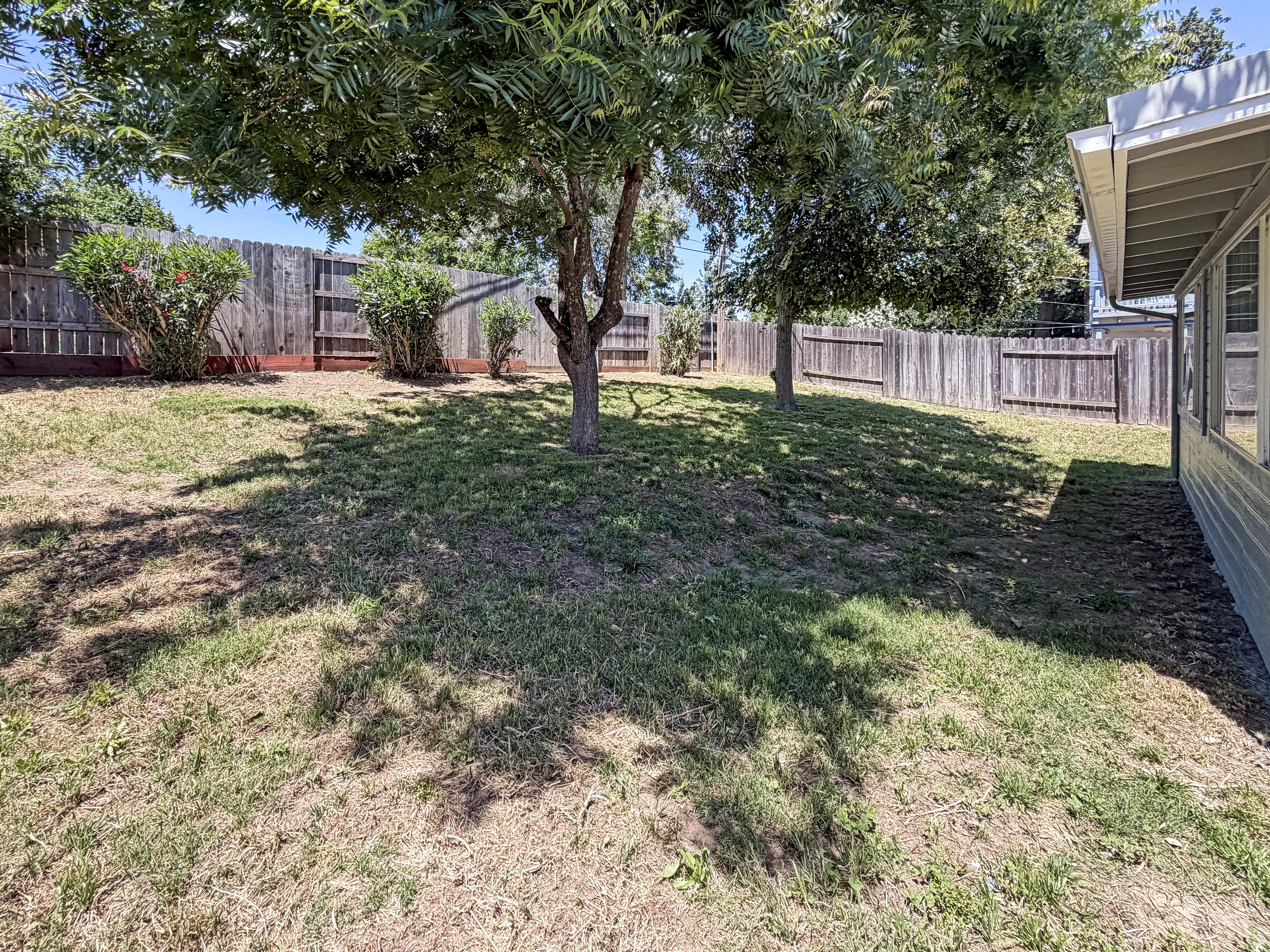 Photo 22 of 26 of 7827 Glen Tree Dr, Citrus Heights, CA