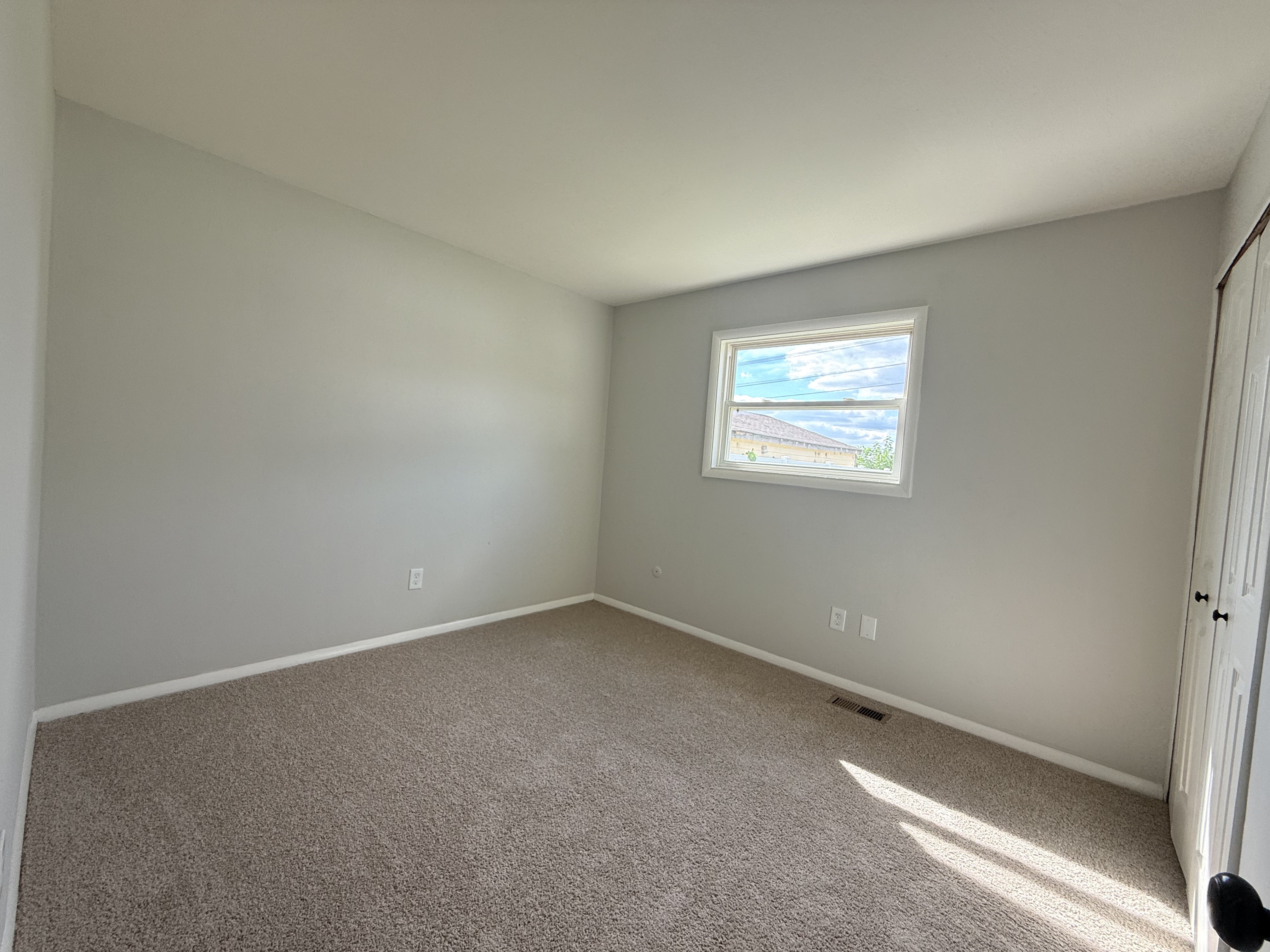 Photo 7 of 28 of 10820 Jackson St, Van Buren Township, MI