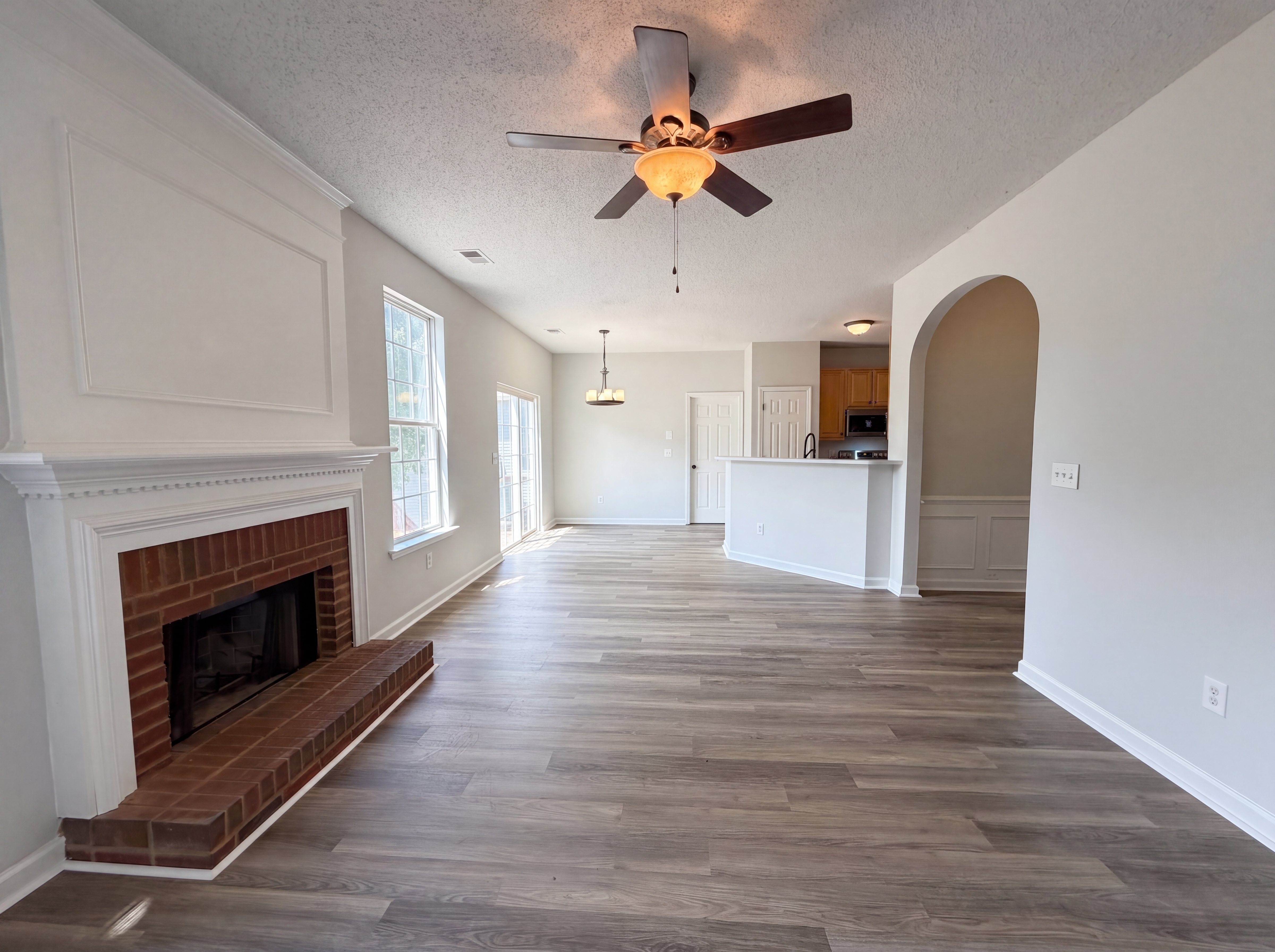 Photo 9 of 26 of 9 Bluff Ridge Ct, Greenville, SC