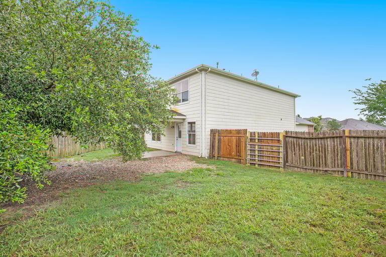 Photo 5 of 17 - 8410 Macow Ct, Rosharon, TX 77583