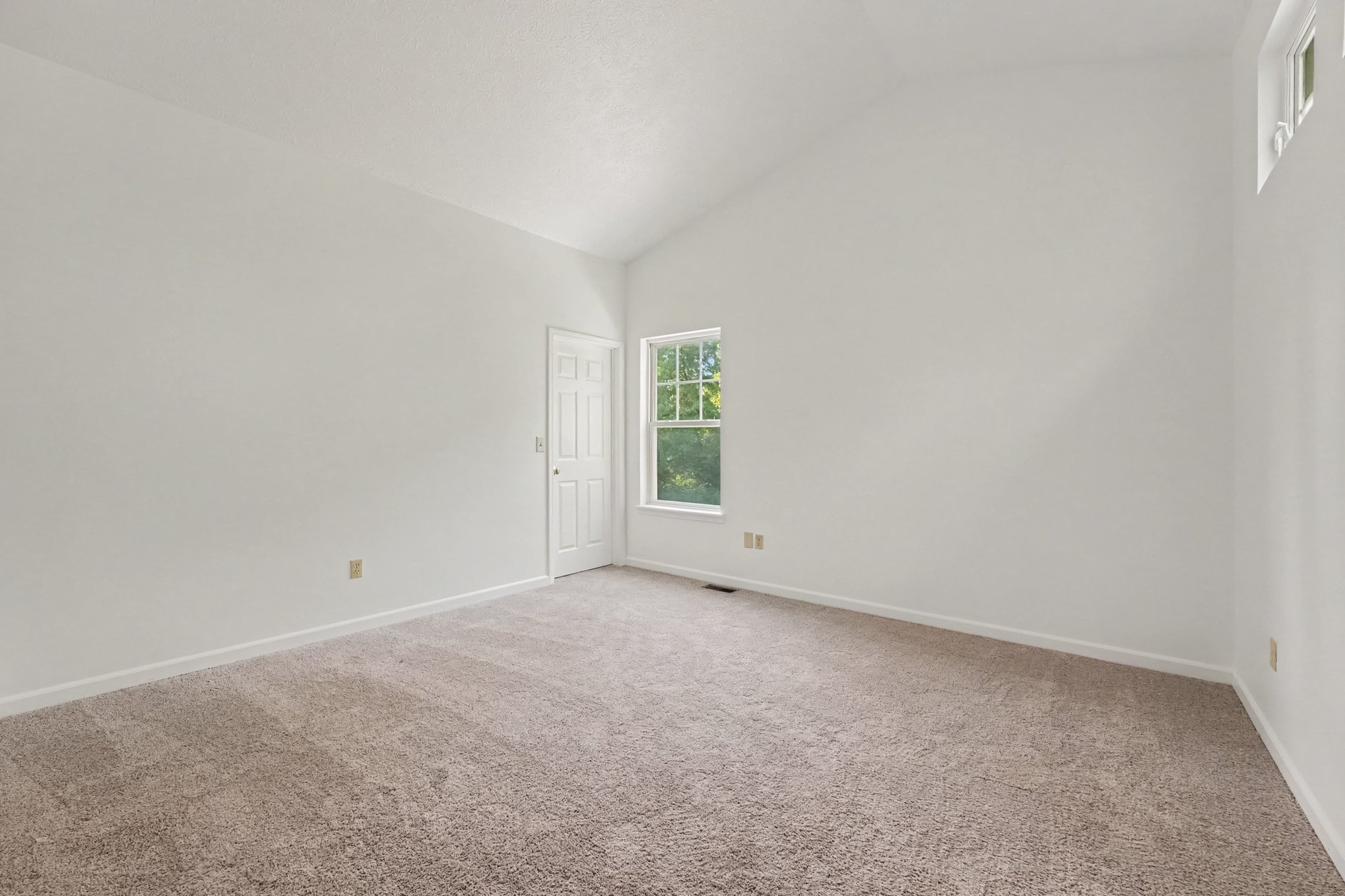 Photo 11 of 18 of 4982 Penny Ln, North Olmsted, OH