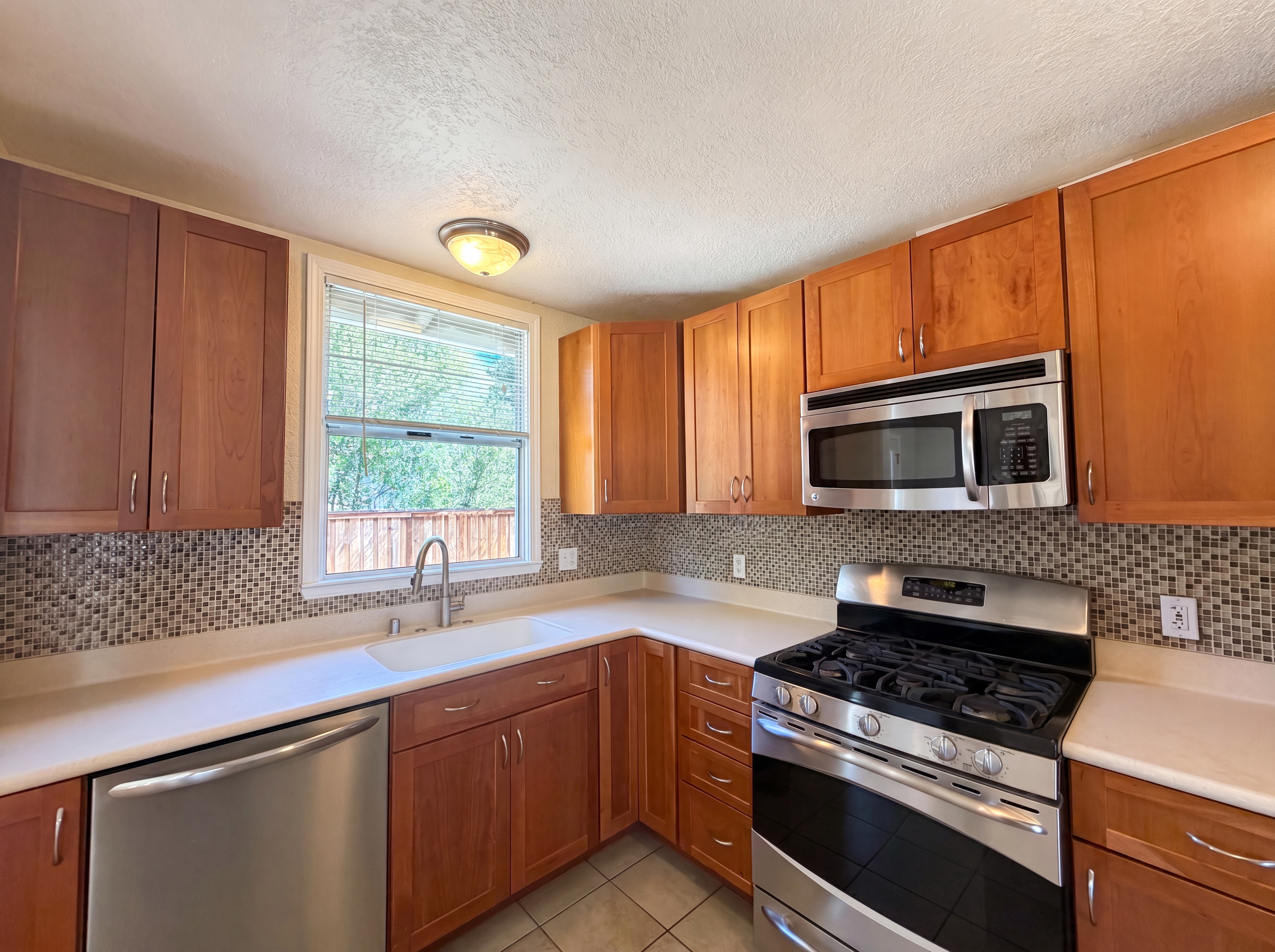 Photo 10 of 29 of 6015 12th Ave, Sacramento, CA