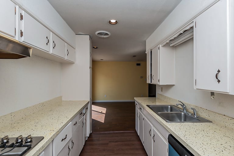 Photo 8 of 19 - 2605 Carten St, Fort Worth, TX 76112