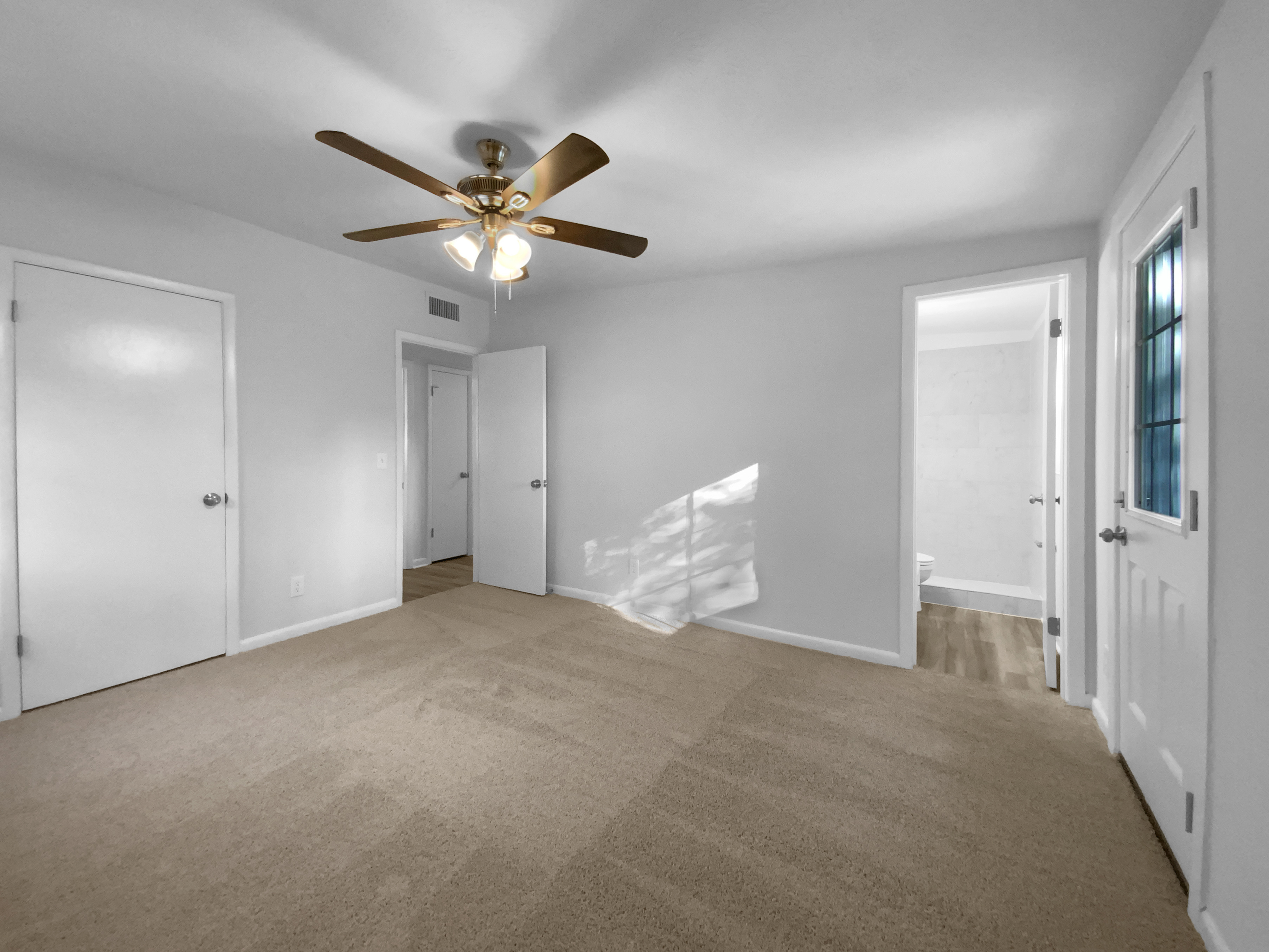 Photo 15 of 23 of 3319 Victoria Ct E, Jacksonville, FL
