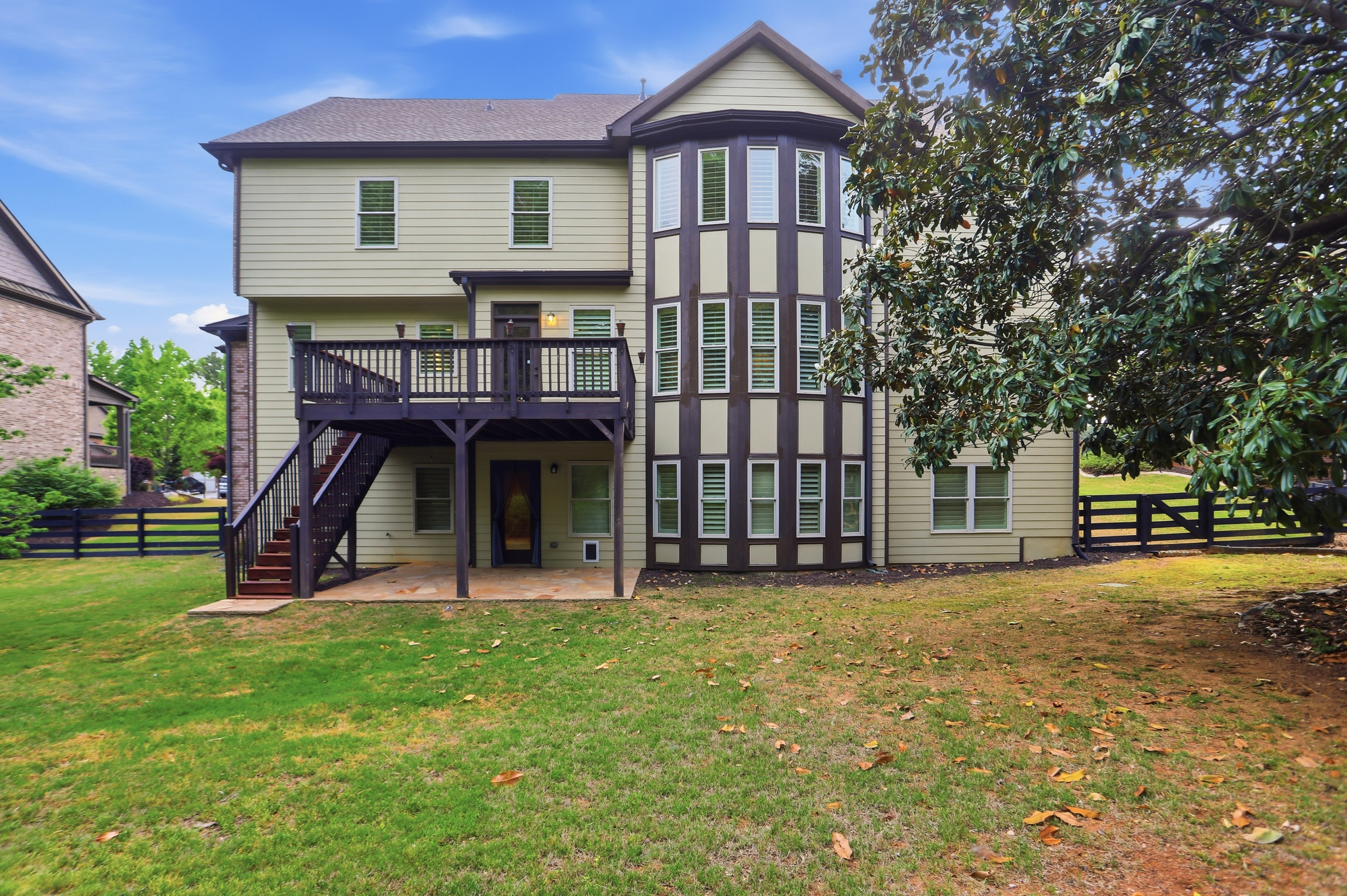 Photo 5 of 54 of 115 Cochran Farms Dr, Roswell, GA