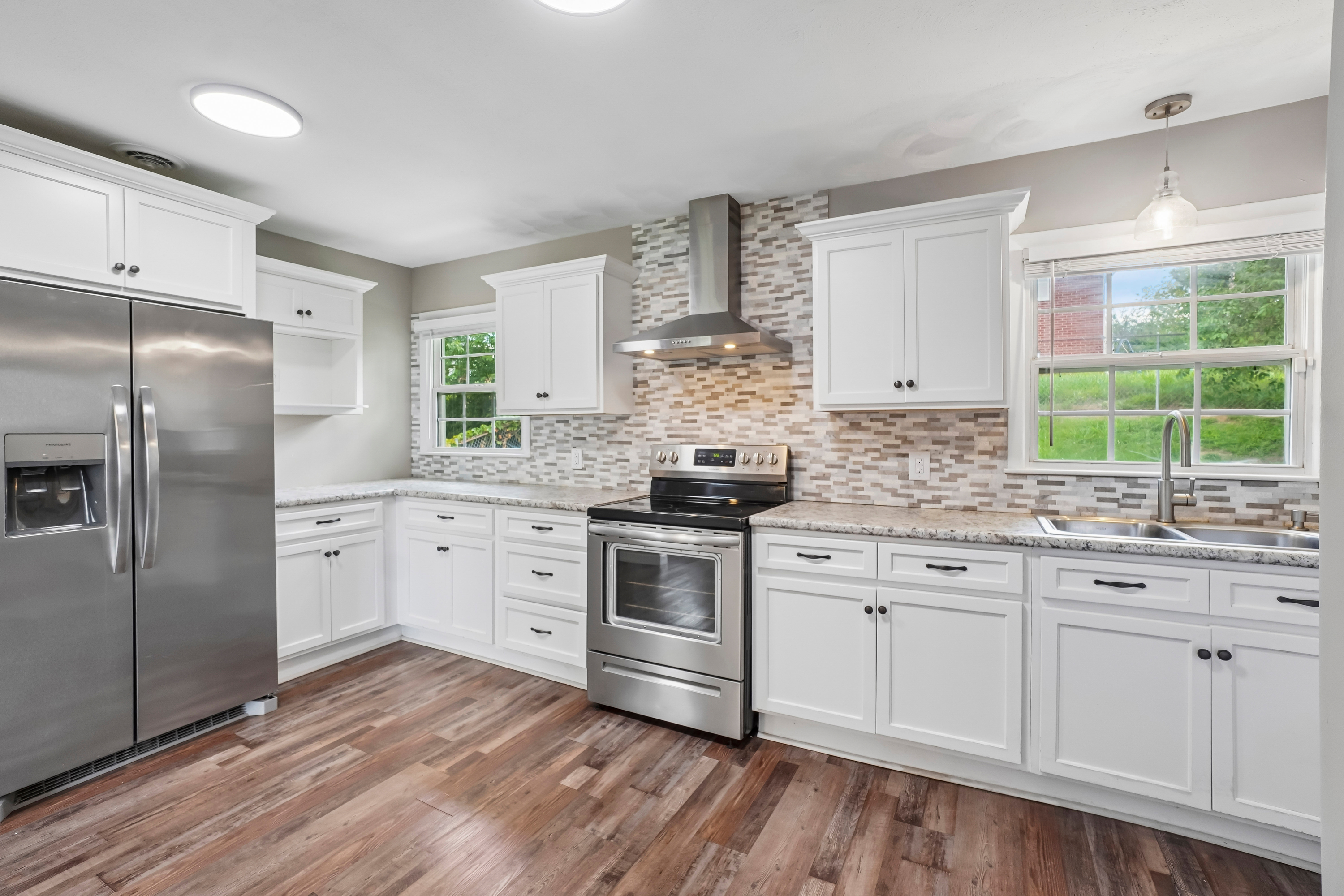 Photo 8 of 36 of 807 Hilltop Dr, Greeneville, TN