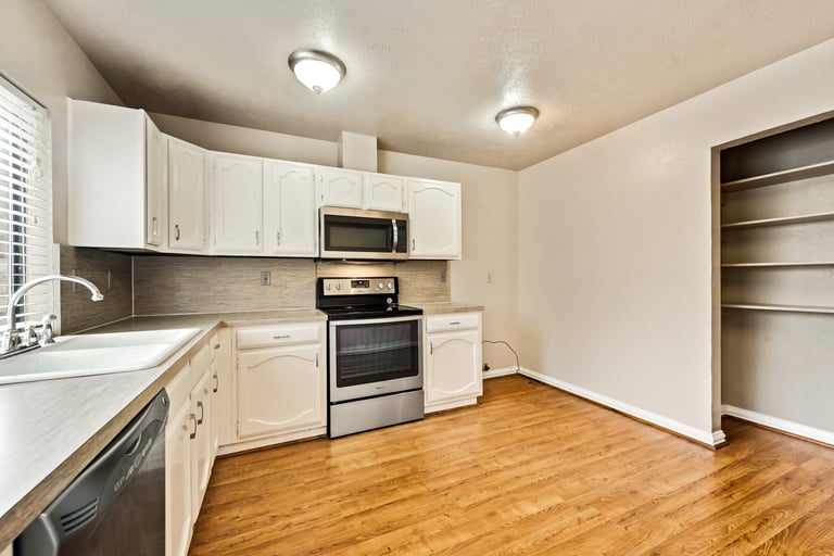 Photo 8 of 27 - 4100 Shagbark St, Fort Worth, TX 76137