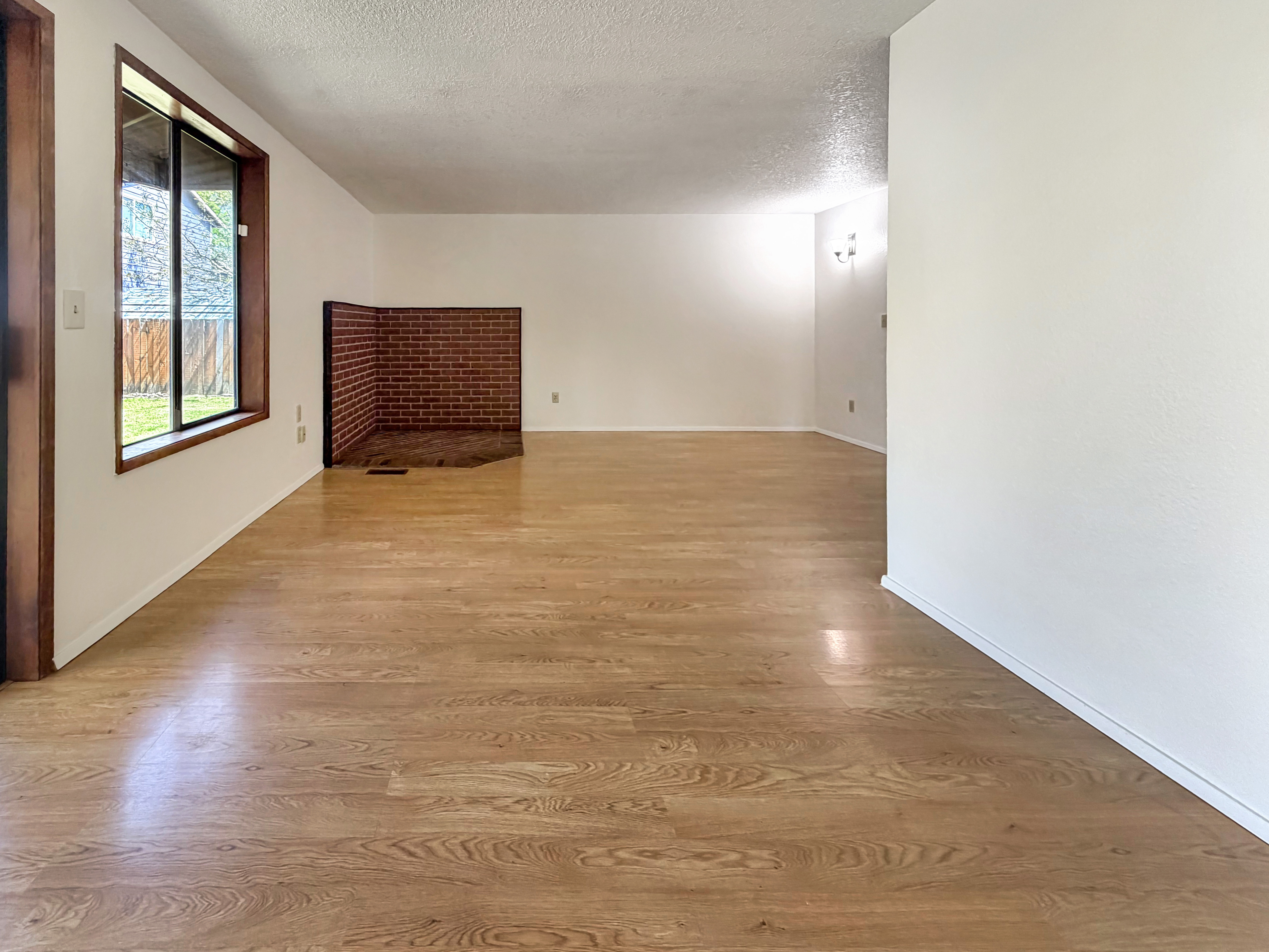 Photo 3 of 13 of 18513 SE Stephens St, Portland, OR