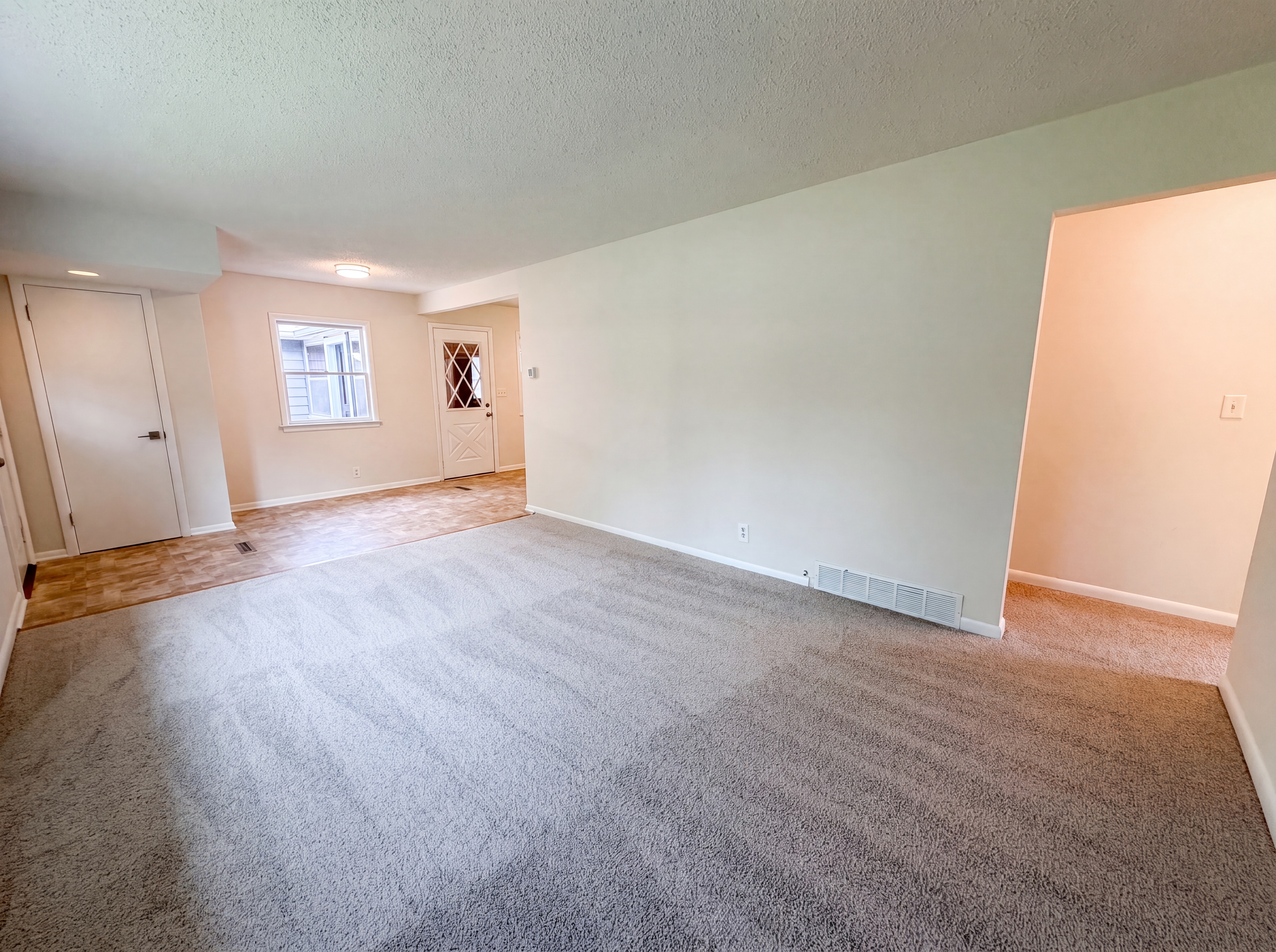 Photo 7 of 20 of 2128 Ronald Ave, White Bear Lake, MN