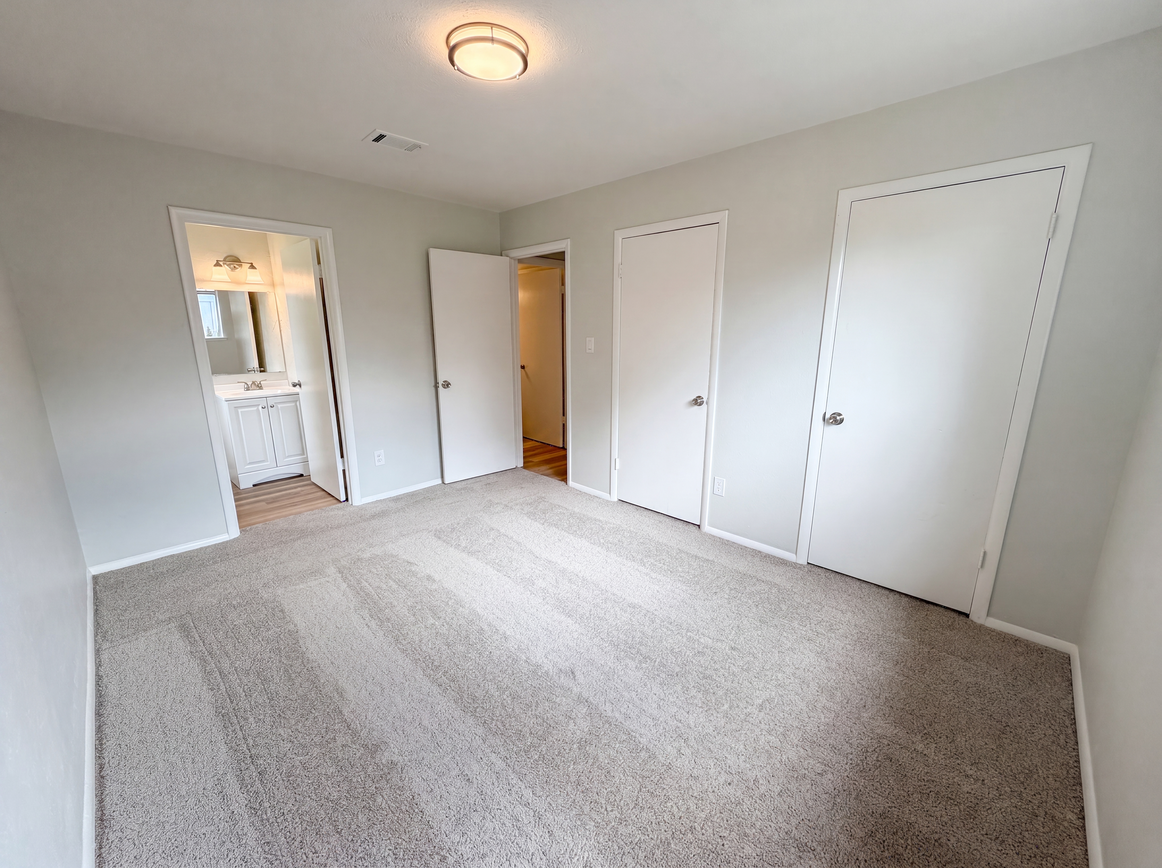 Photo 4 of 25 of 5708 Hanson Dr, Watauga, TX