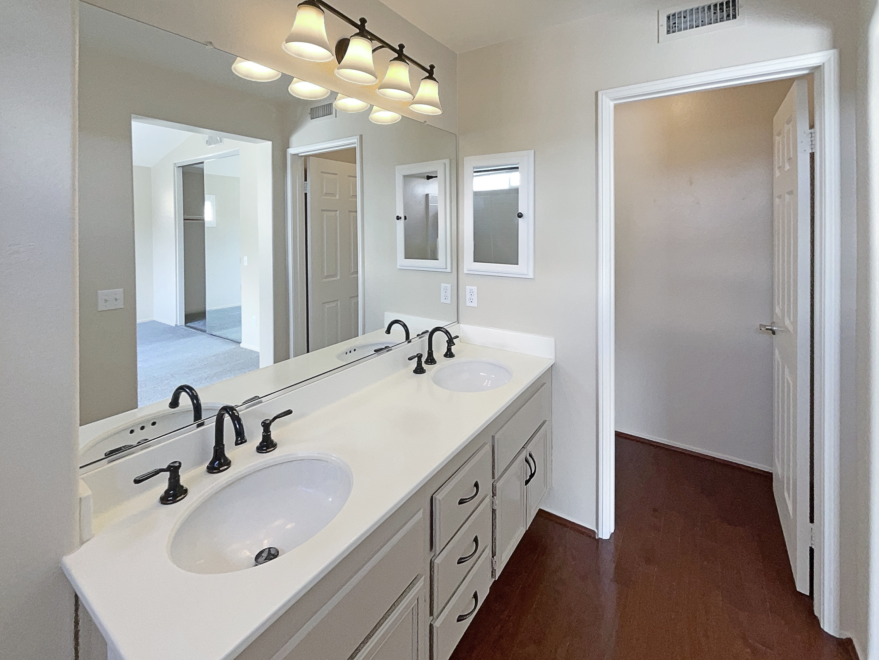 Photo 7 of 21 of 42 Parterre Ave, Lake Forest, CA
