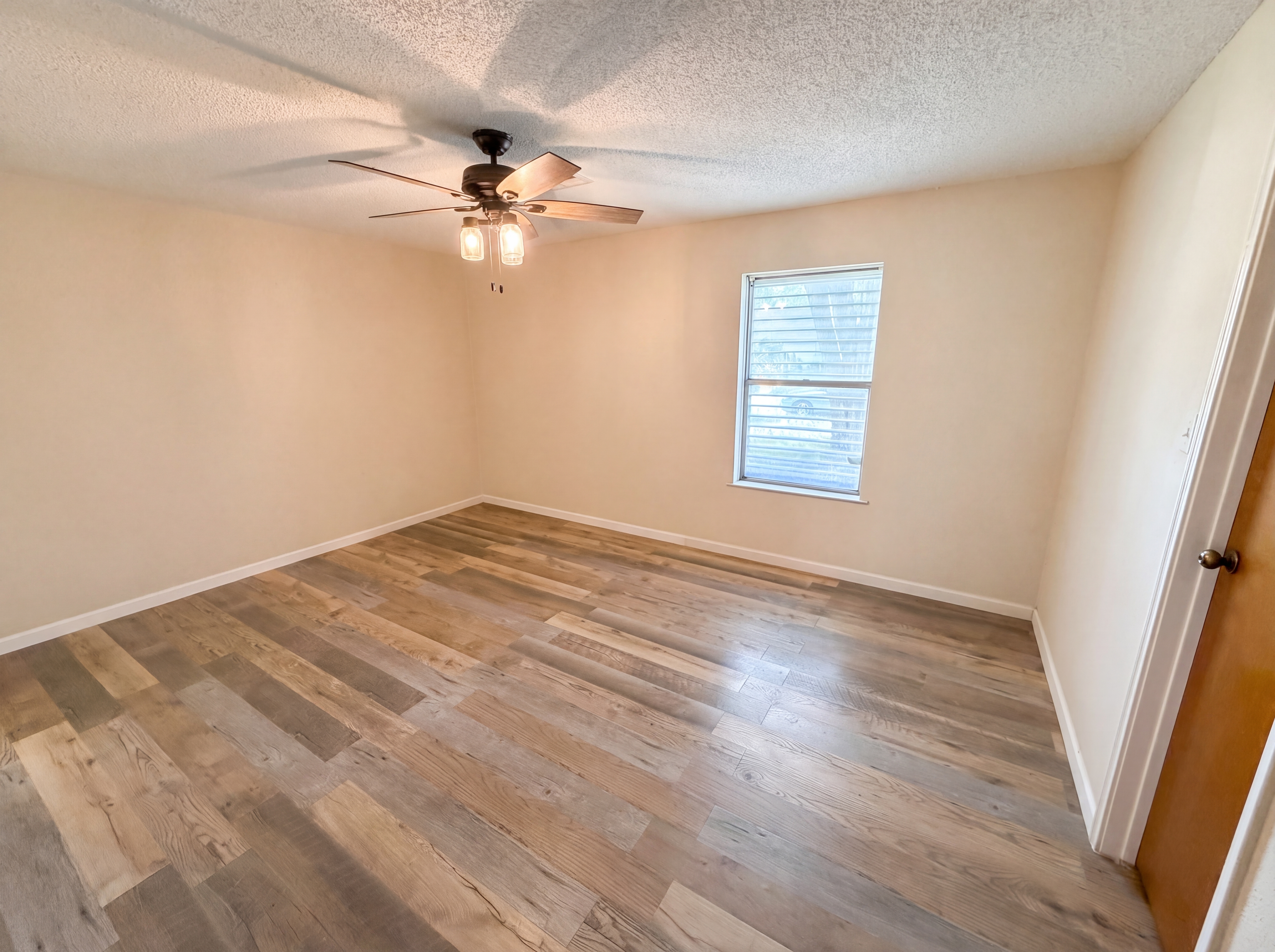 Photo 8 of 24 of 522 27th Ave N, Texas City, TX