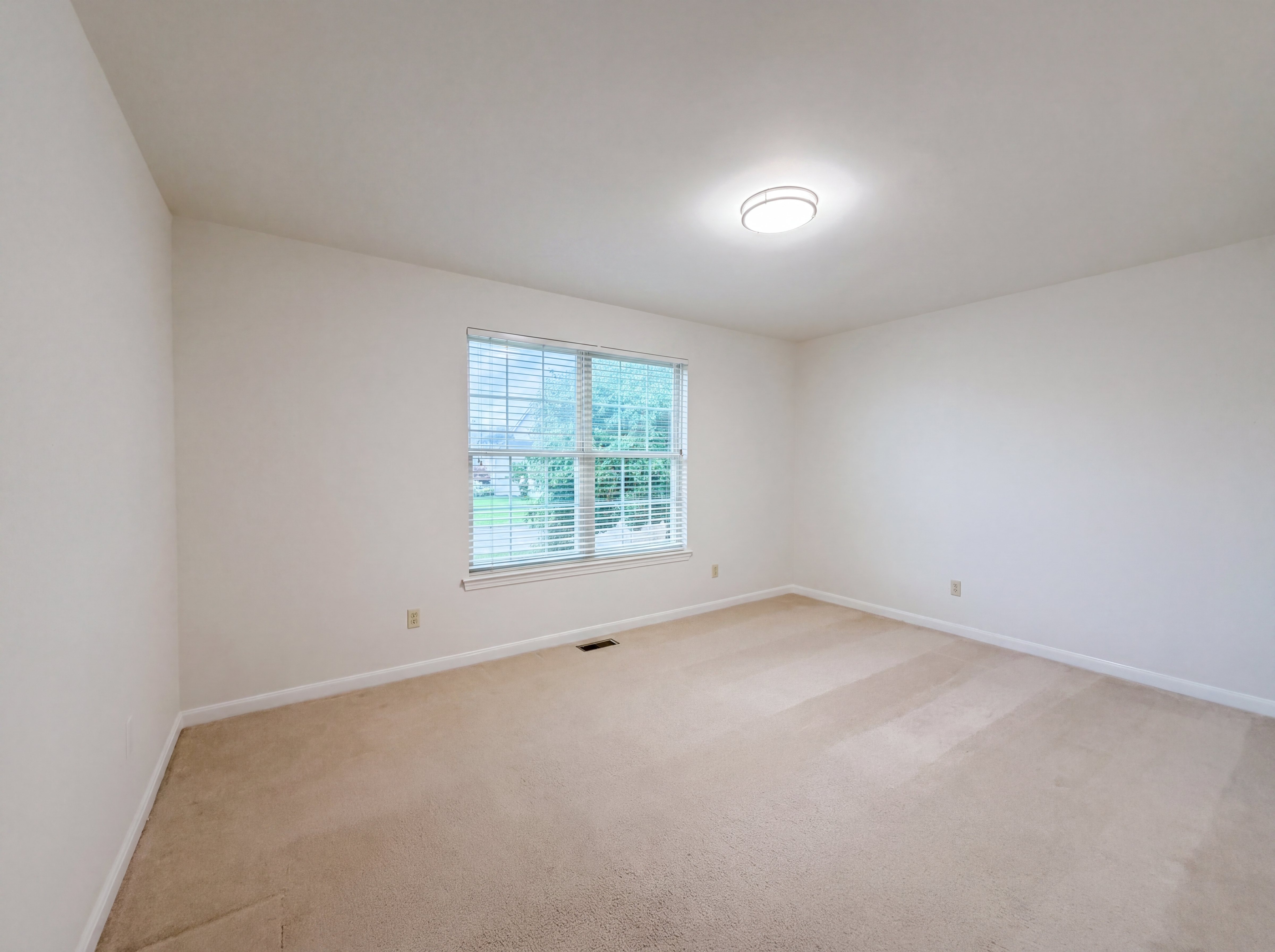 Photo 14 of 26 of 2212 Harborside Dr, DARDENNE PRAIRIE, MO