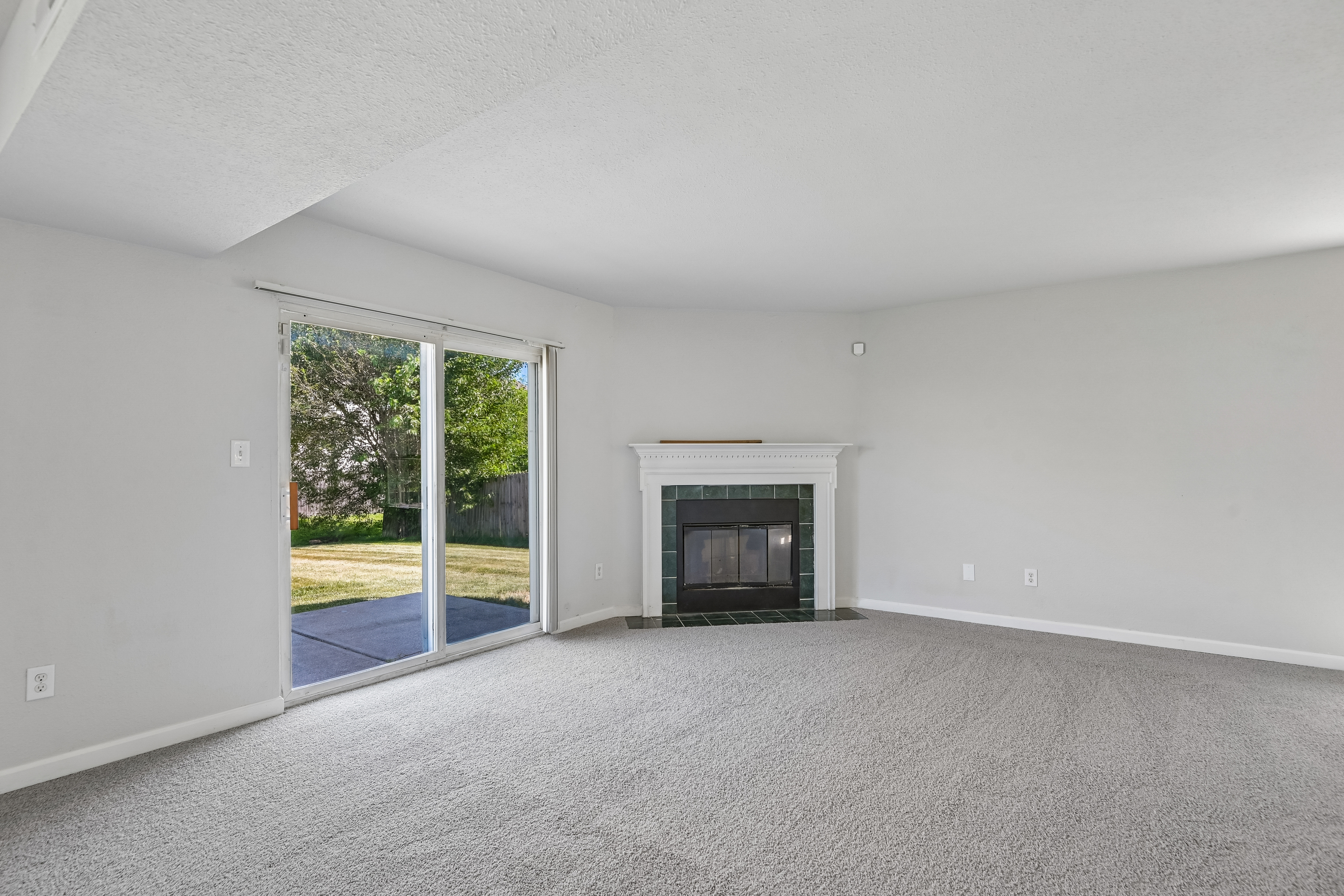 Photo 4 of 43 of 2327 Rostock Ct, Indianapolis, IN