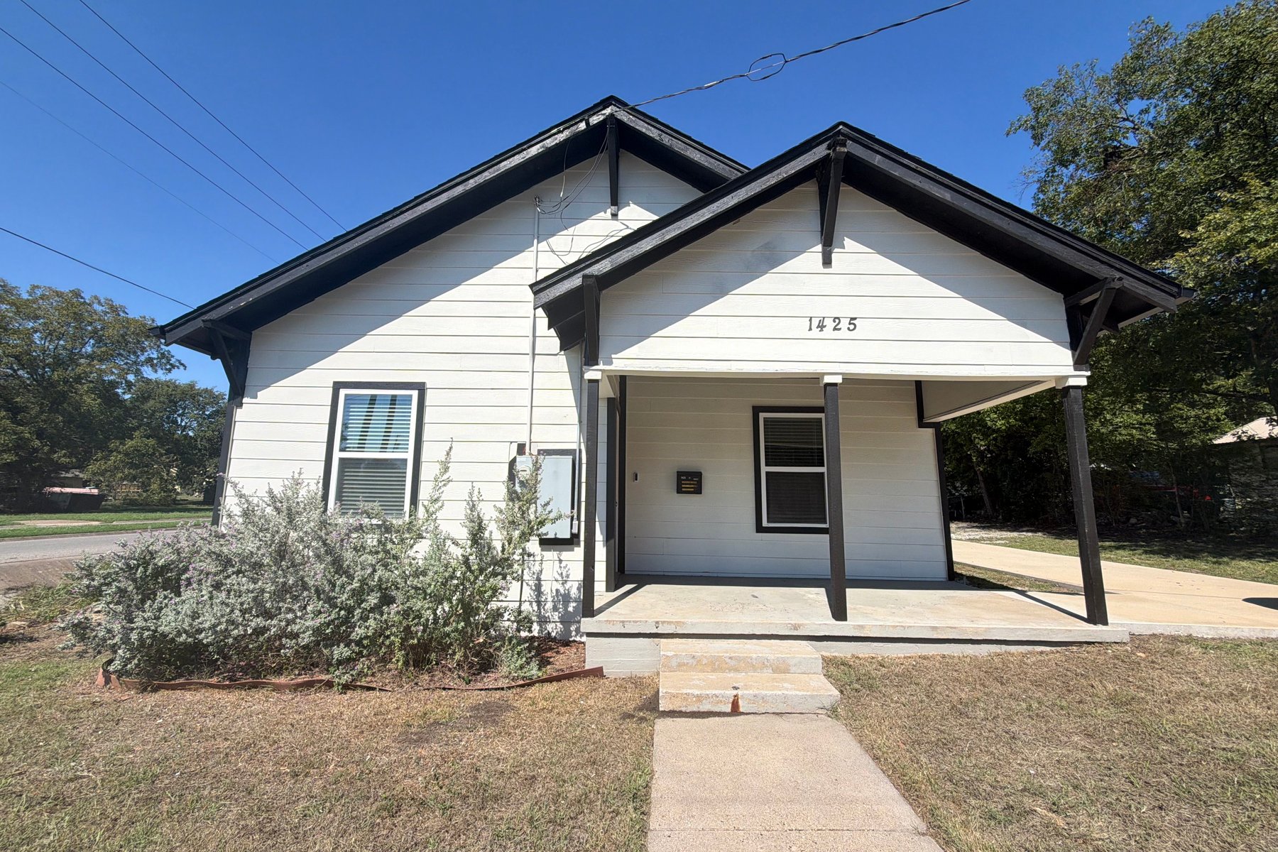 Photo 1 of 1425 E Cherry St