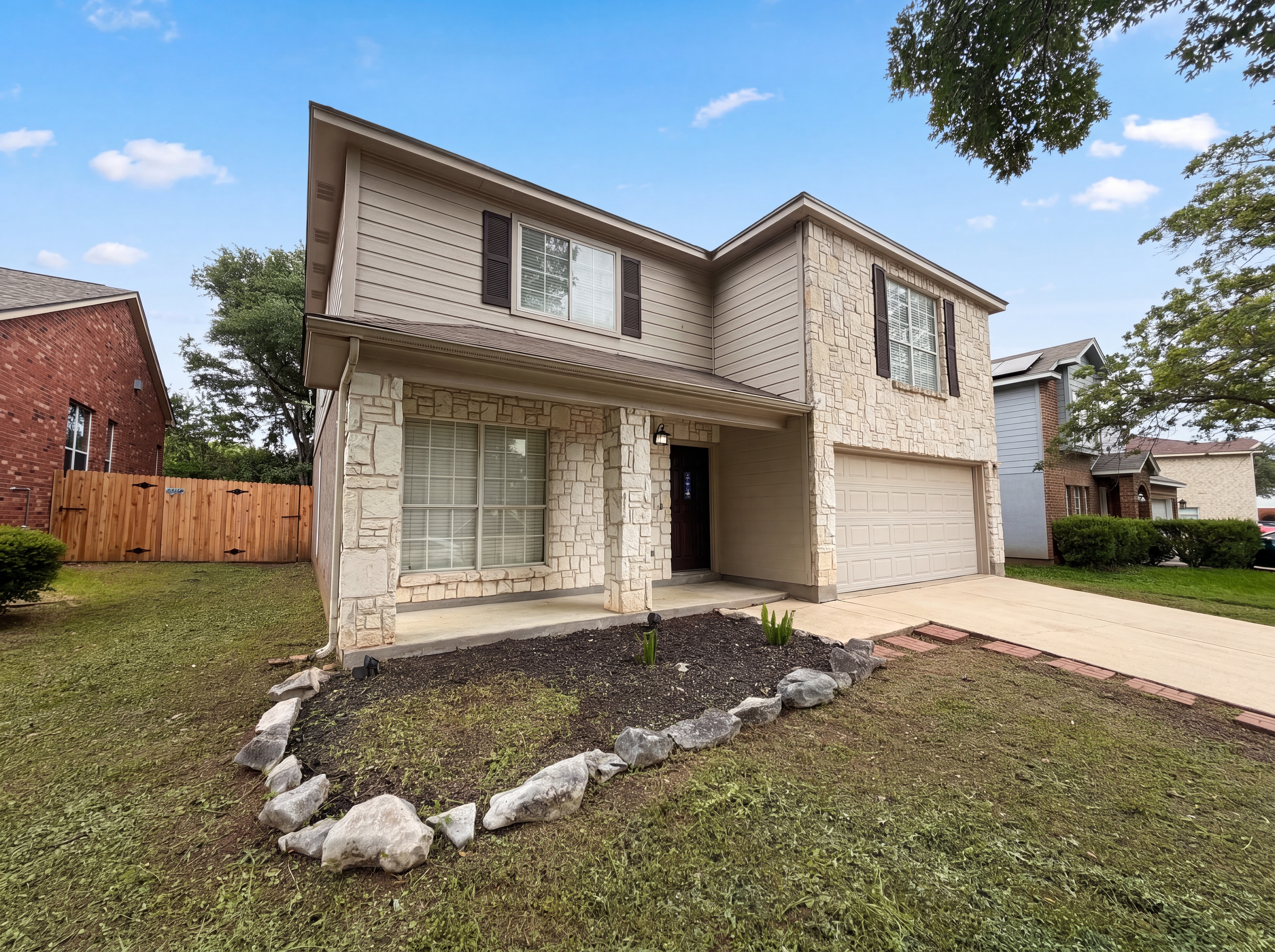 Photo 15 of 18 of 8423 Berry Knoll Dr, Universal City, TX