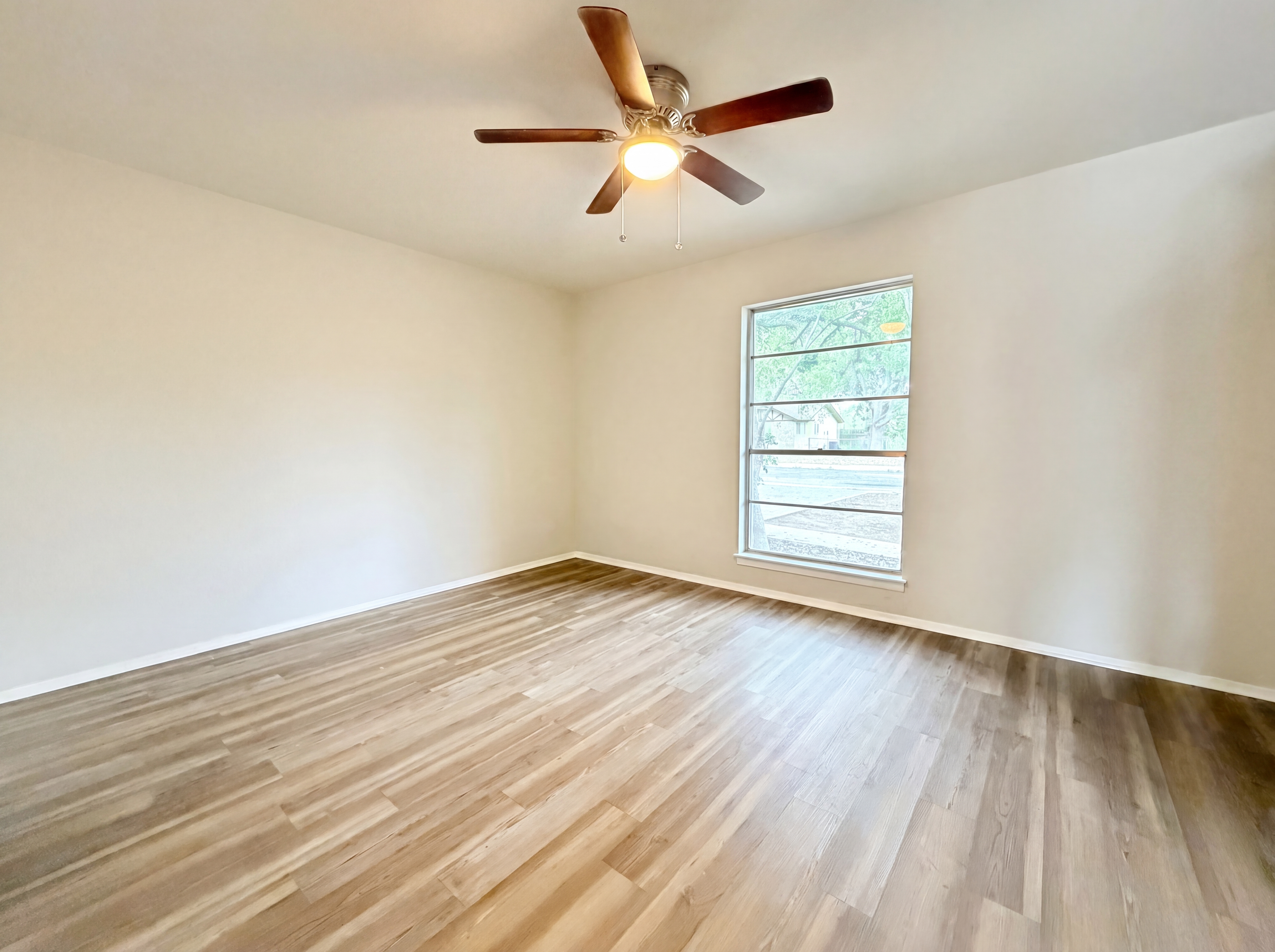 Photo 4 of 17 of 208 Forest Way, Schertz, TX