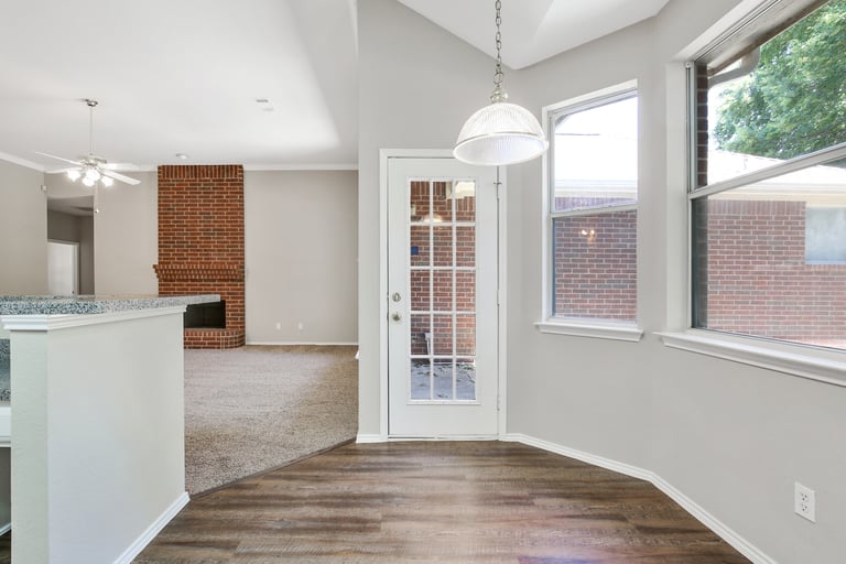 Photo 9 of 24 - 2825 Garden Oaks Pl, Grand Prairie, TX 75052