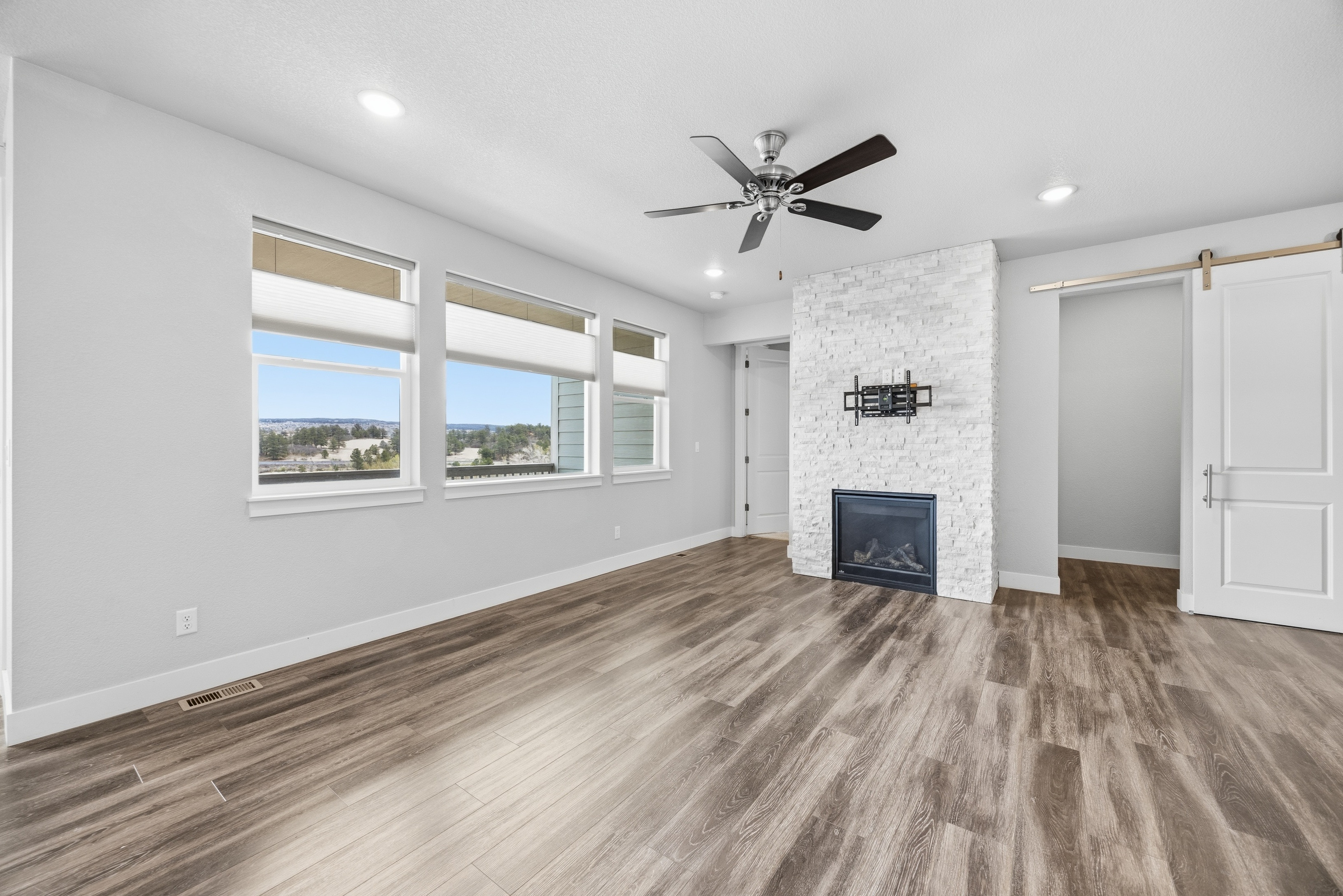 Photo 3 of 51 of 15637 Native Willow Dr, Monument, CO