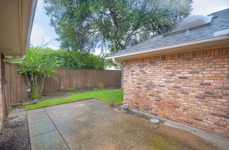 Photo 28 of 28 - 6436 Genstar Ln, Dallas, TX 75252