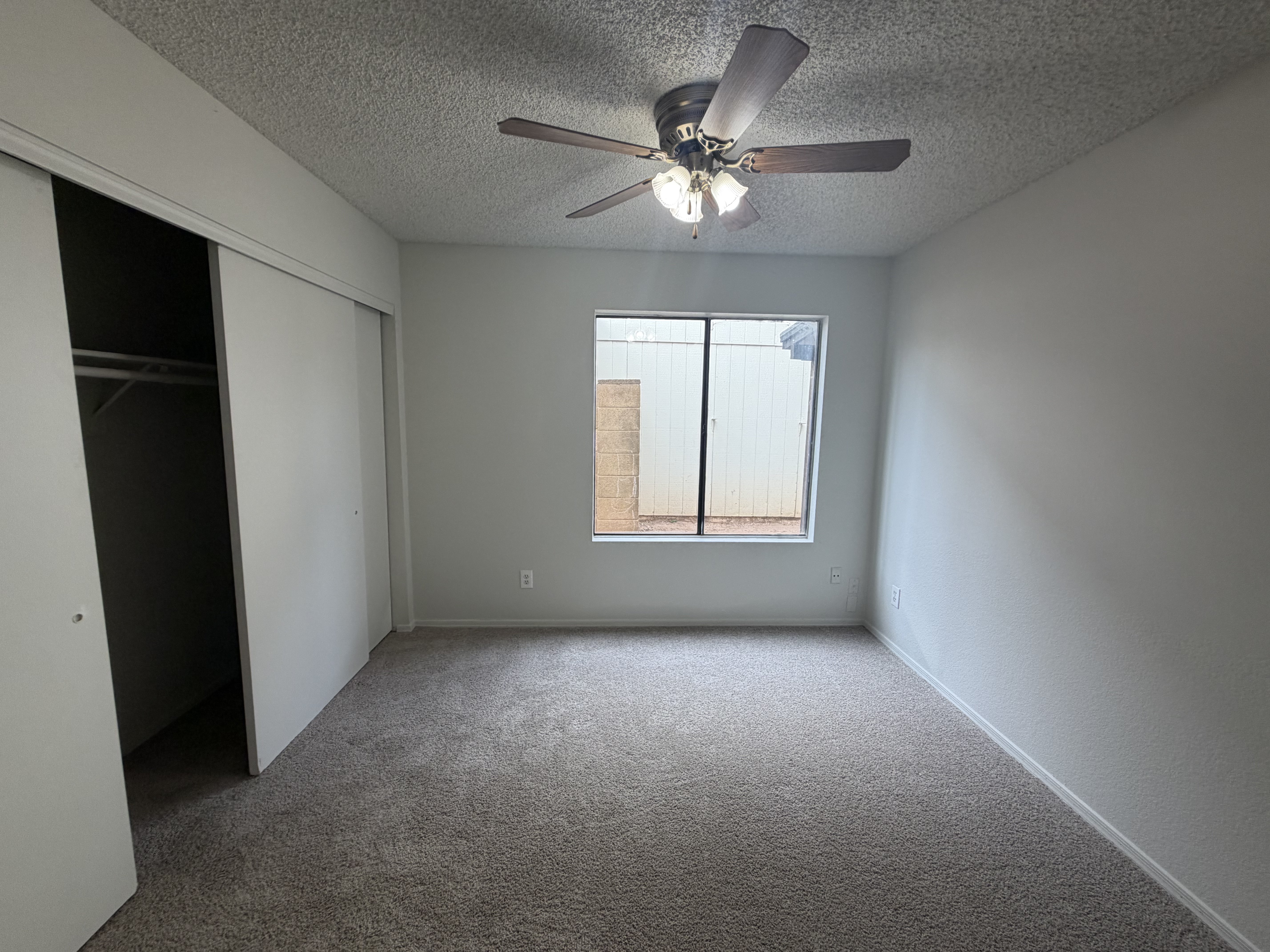 Photo 4 of 30 of 10020 W Montecito Ave, Phoenix, AZ