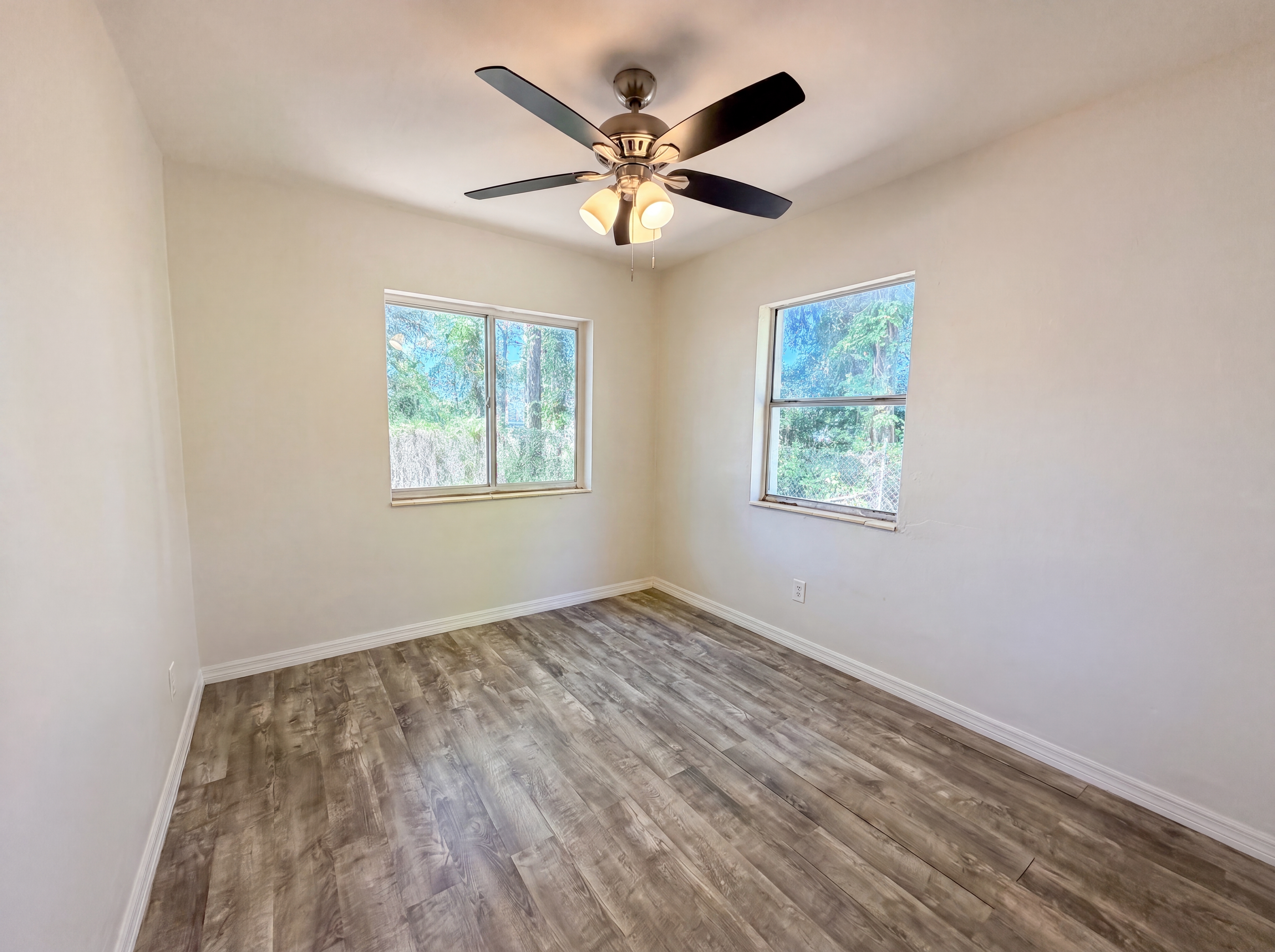 Photo 7 of 18 of 2235 45th Ave N, Saint Petersburg, FL
