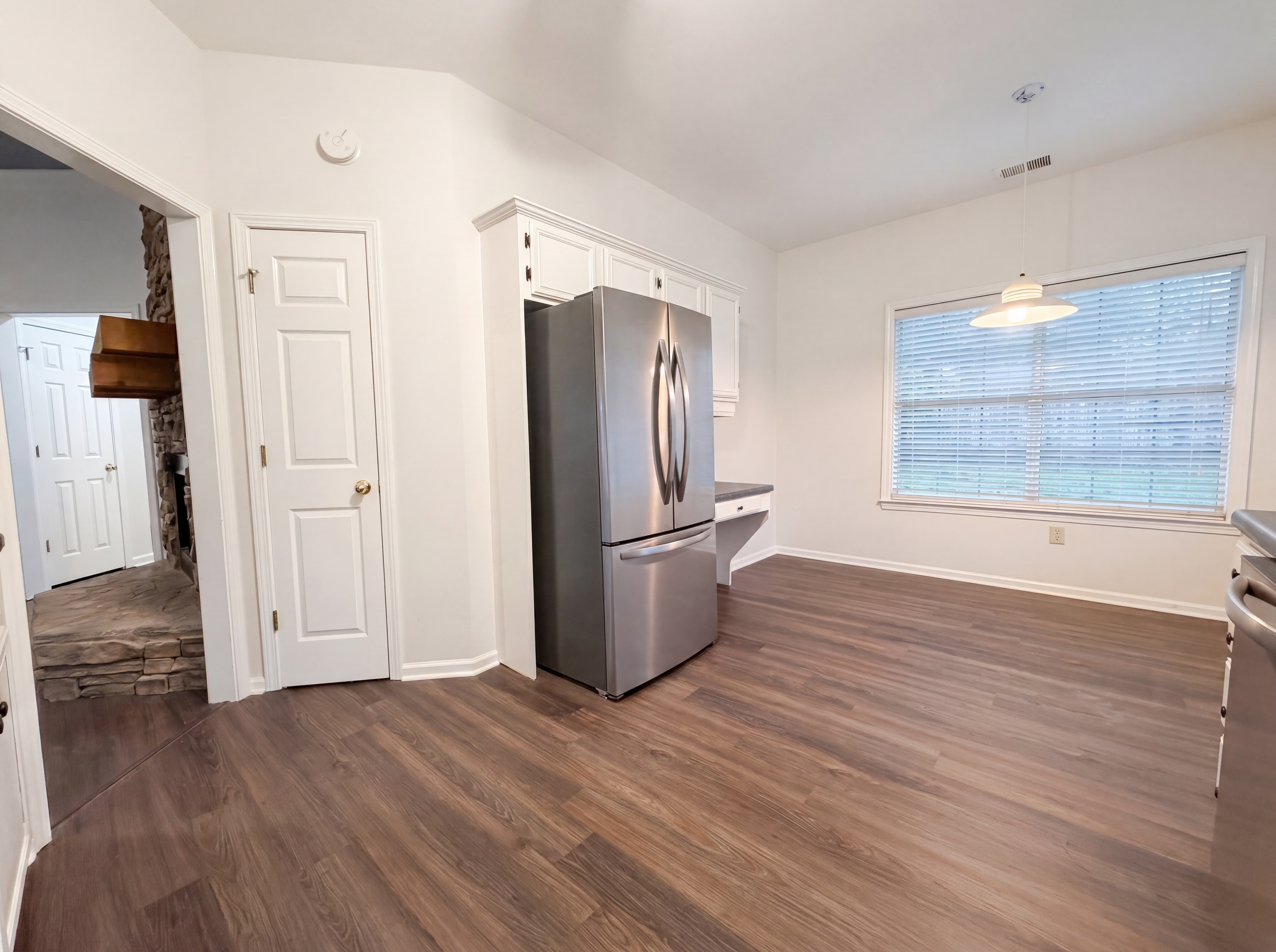 Photo 6 of 20 of 101 Cambridge Pointe Dr, Alabaster, AL