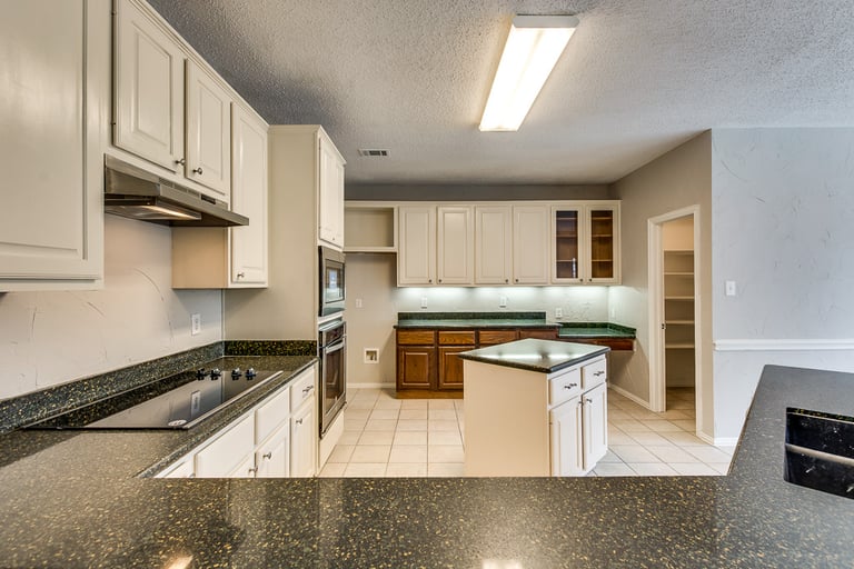 Photo 4 of 38 - 404 Pecan Hollow Dr, Coppell, TX 75019