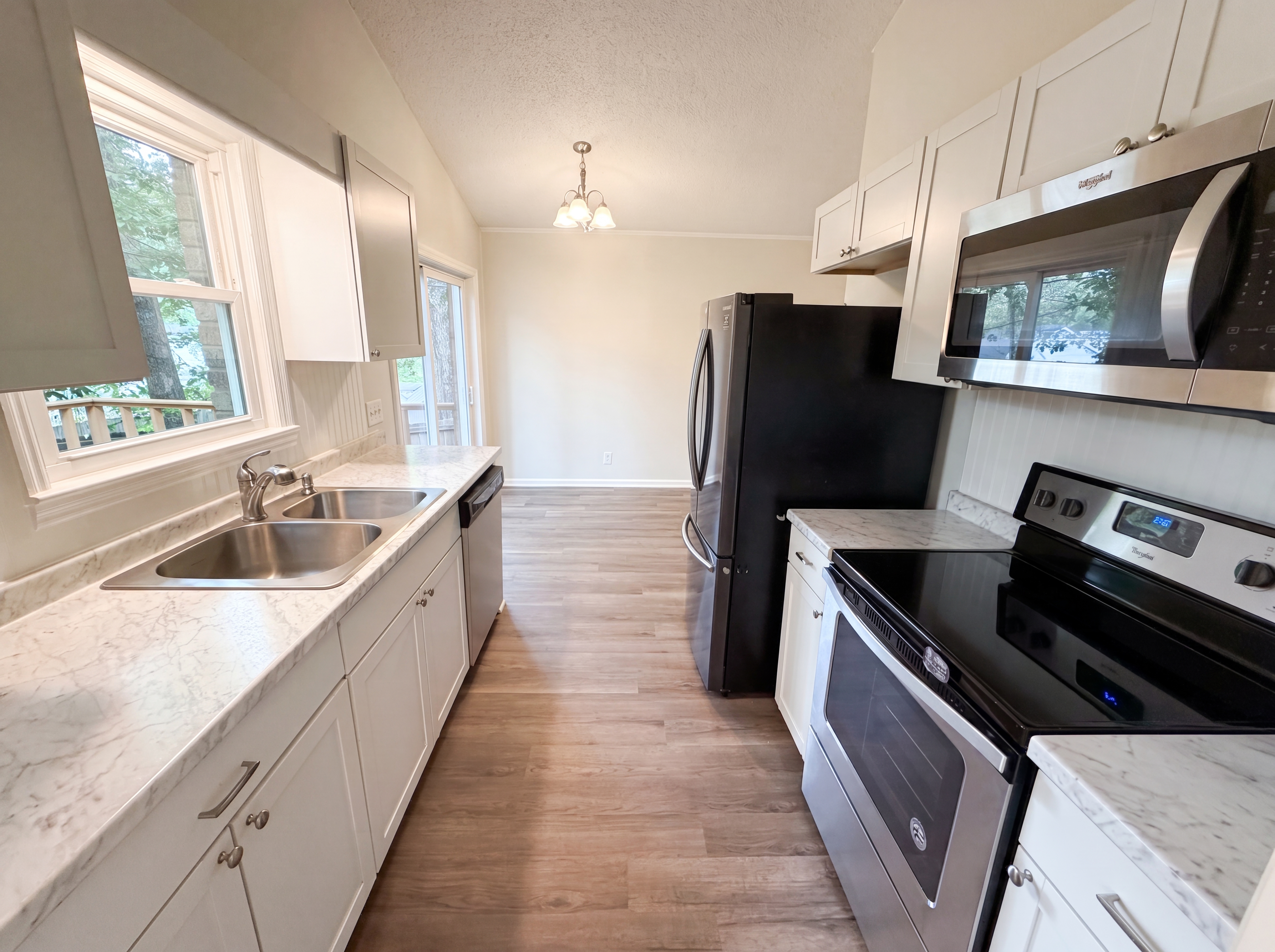 Photo 2 of 22 of 1820 Chantilly Dr, Columbia, SC