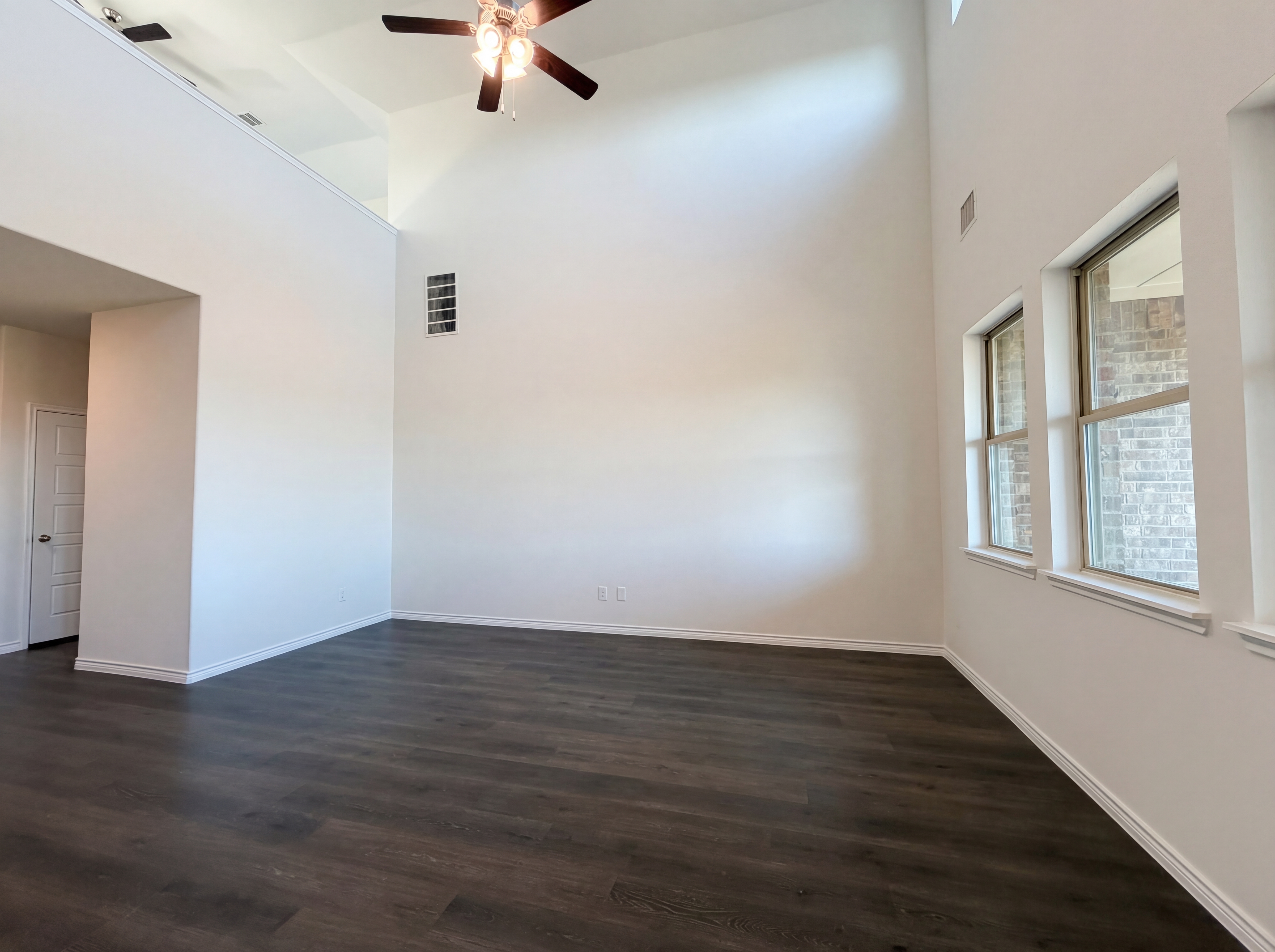 Photo 3 of 25 of 1012 Crepe Myrtle Ln, Anna, TX