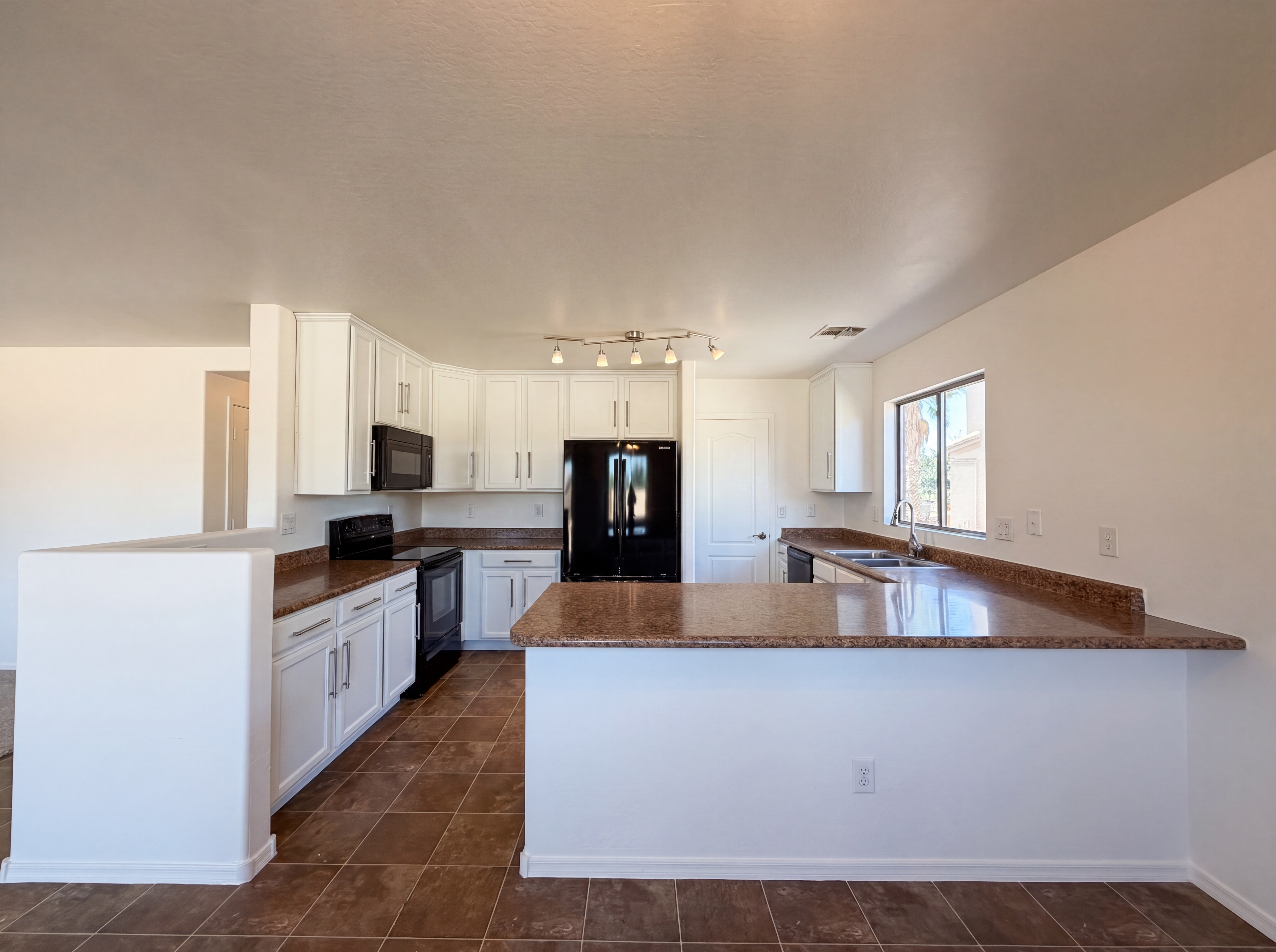 Photo 2 of 21 of 18856 N Comet Trl, Maricopa, AZ