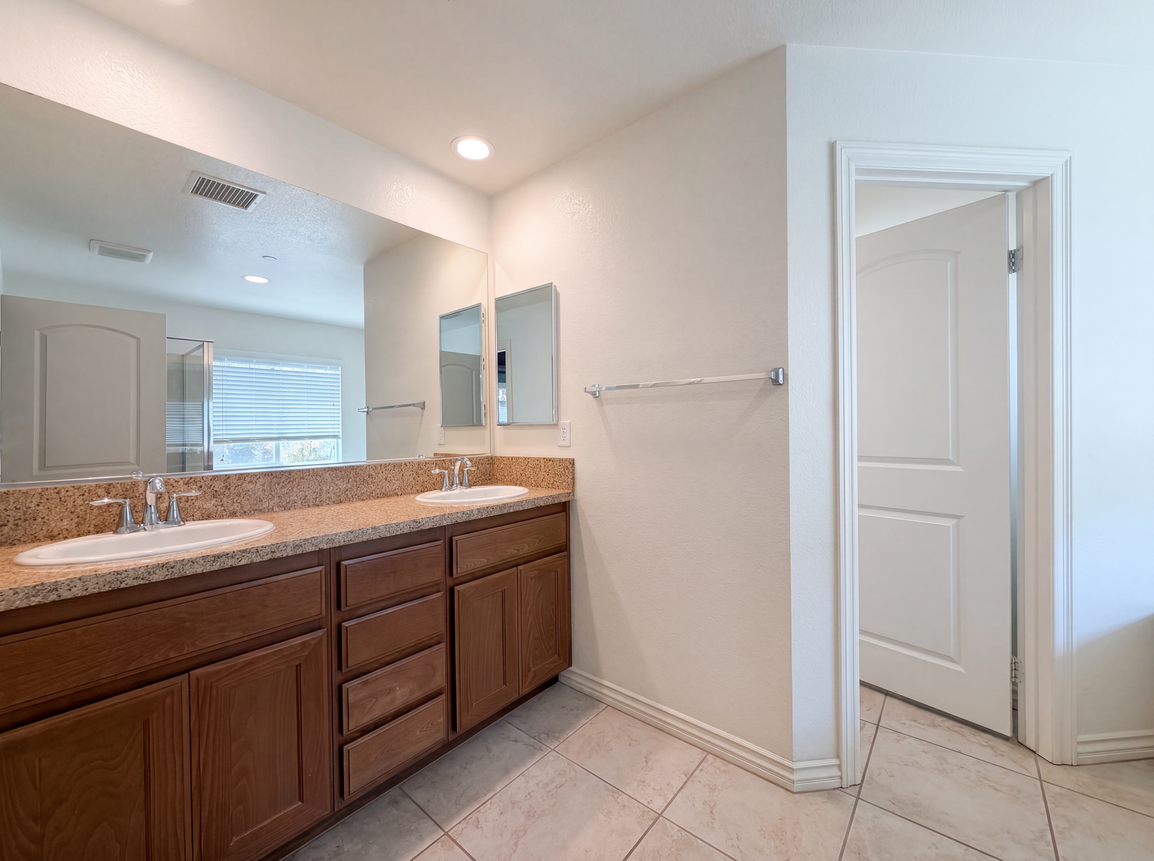 Photo 16 of 27 of 5654 Forry Ct, Lancaster, CA