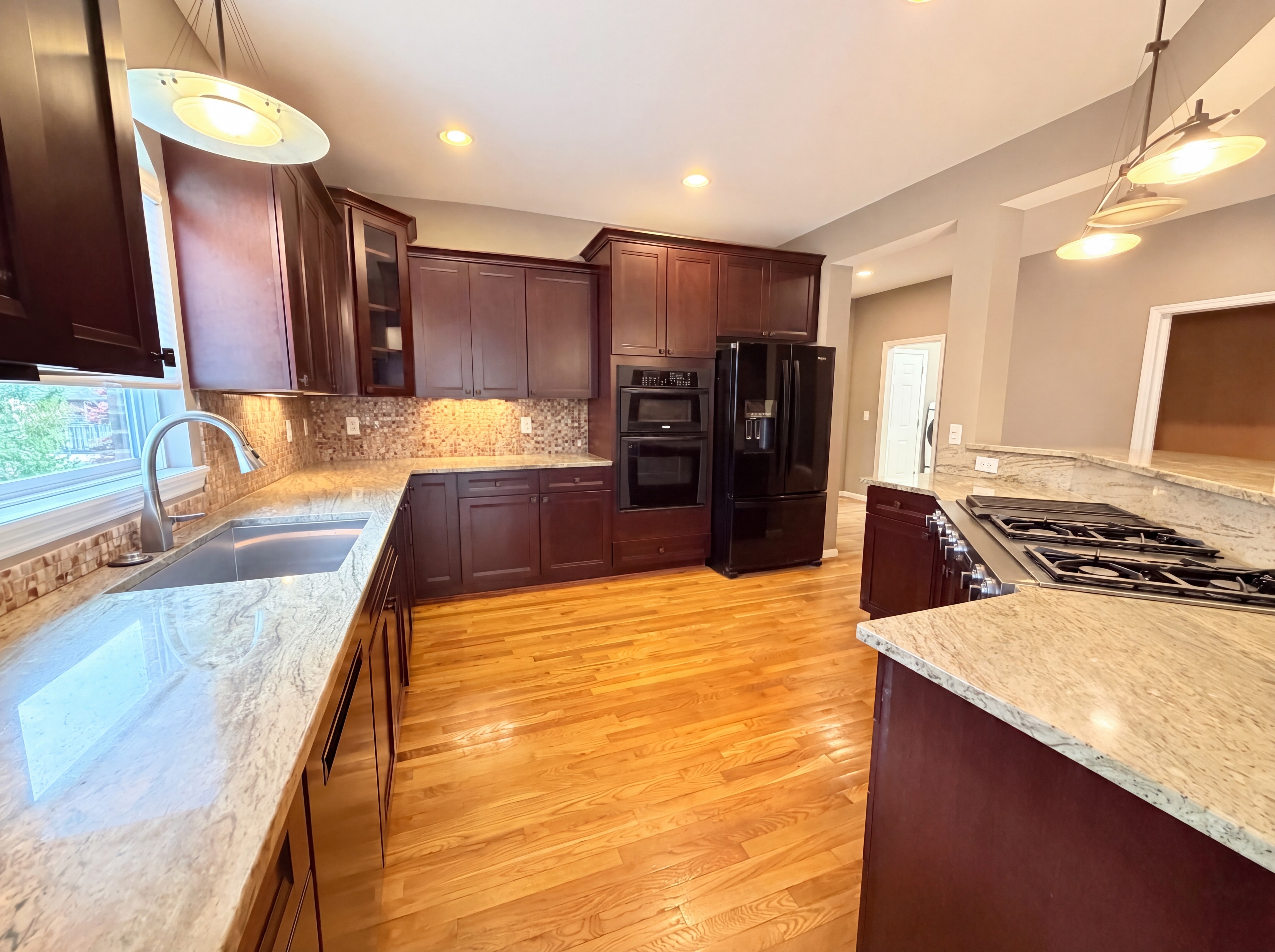 Photo 2 of 29 of 8016 Stonegate Dr, Cincinnati, OH