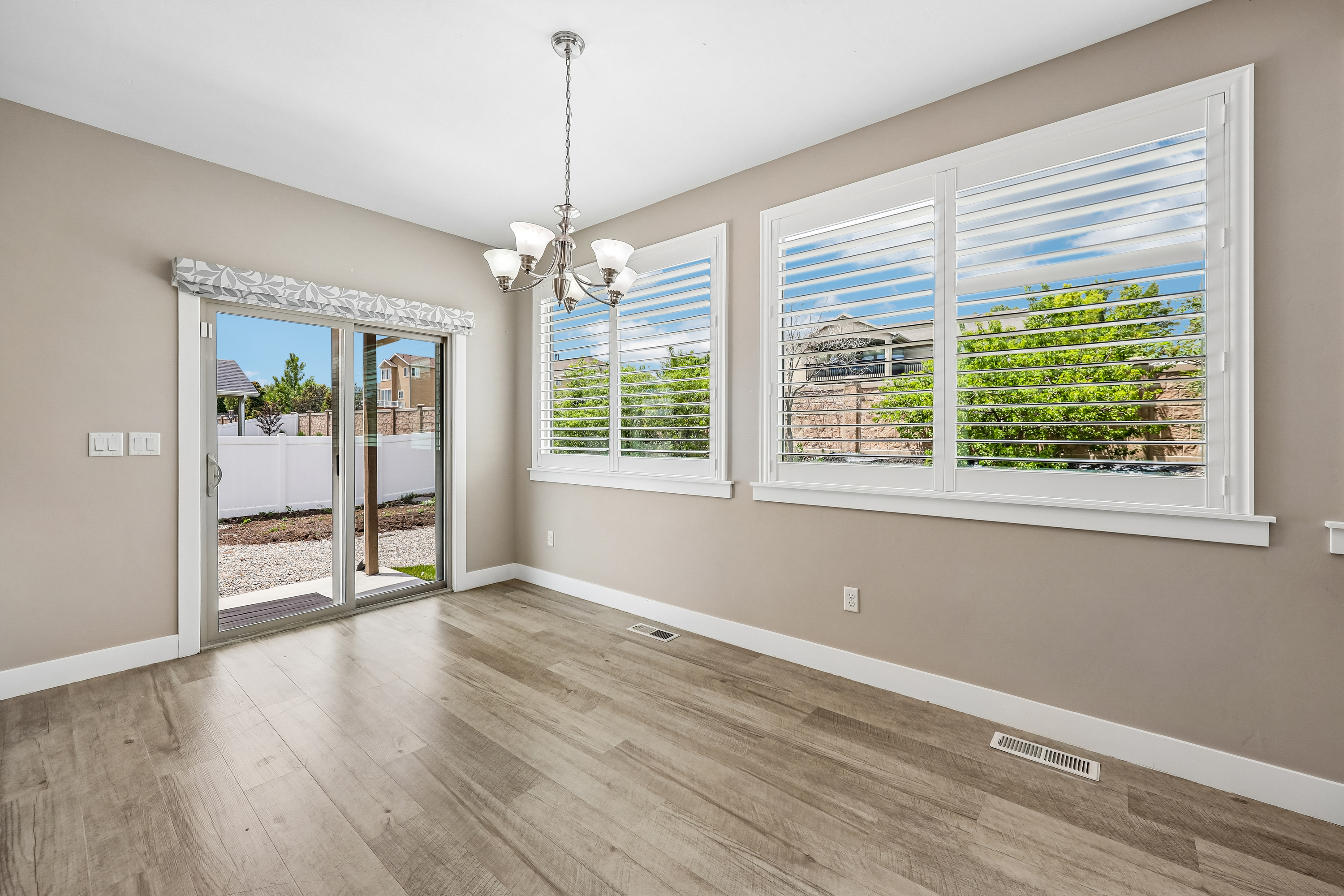 Photo 7 of 41 of 11512 S 4135 W, South Jordan, UT