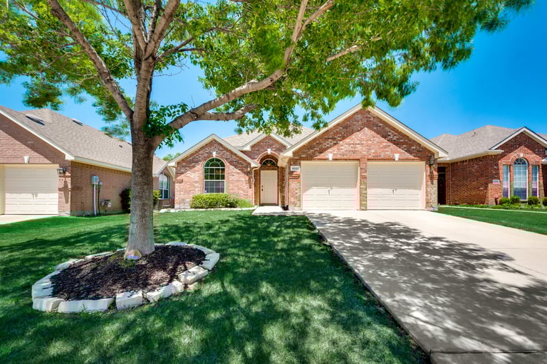 Photo 33 of 33 - 9621 Links Fairway Dr, Rowlett, TX 75089