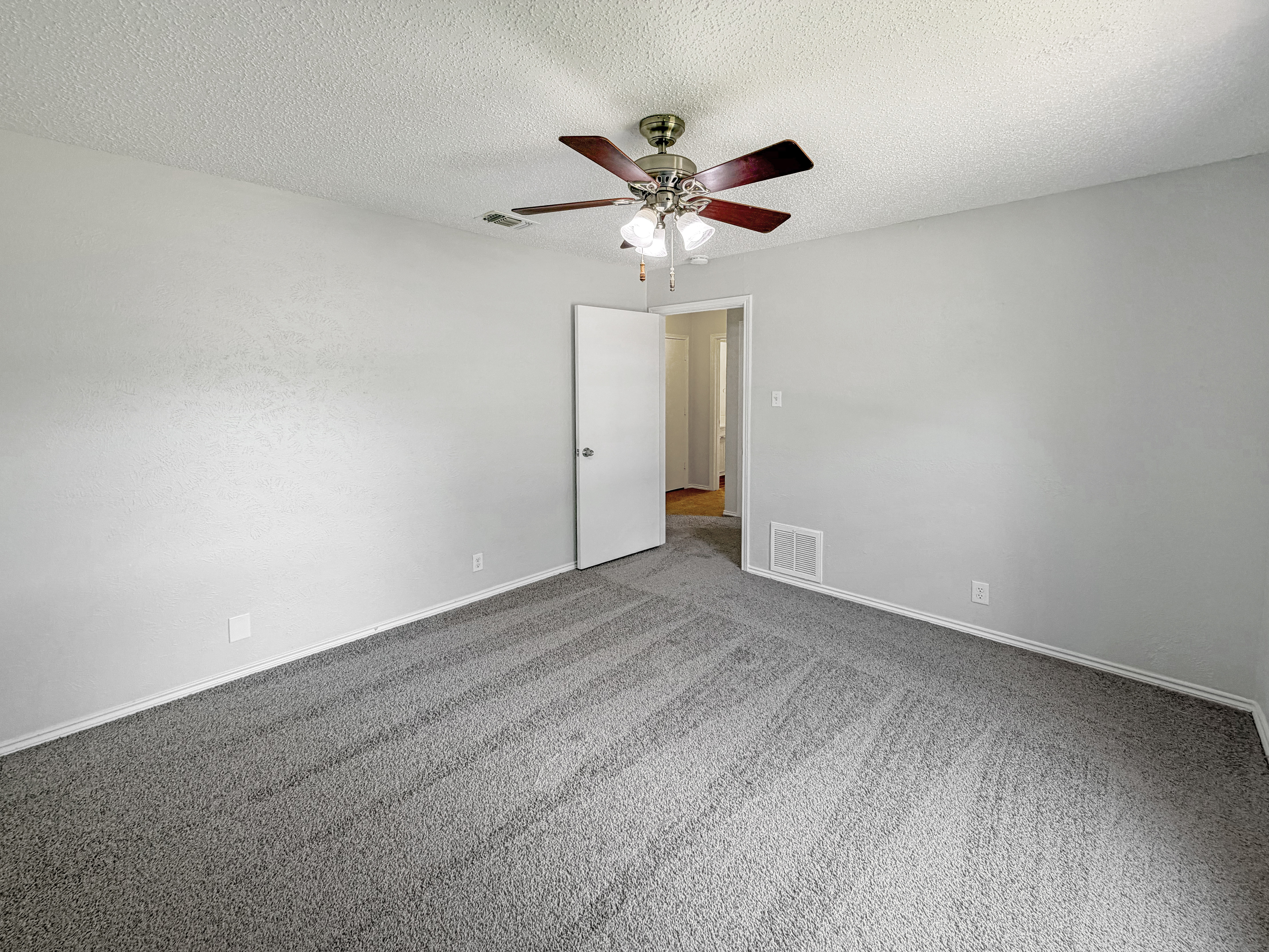 Photo 18 of 26 of 1857 El Paso St, Lewisville, TX