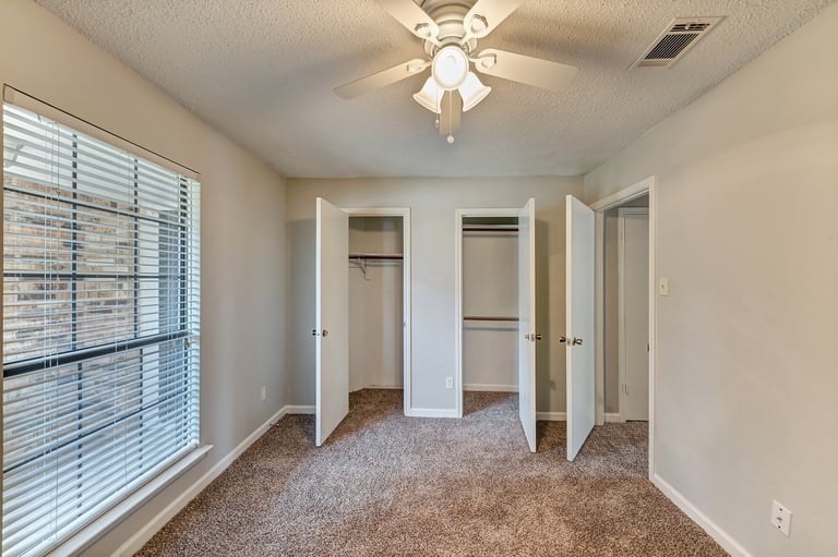 Photo 14 of 20 - 2317 Chestnut Way, Bedford, TX 76022