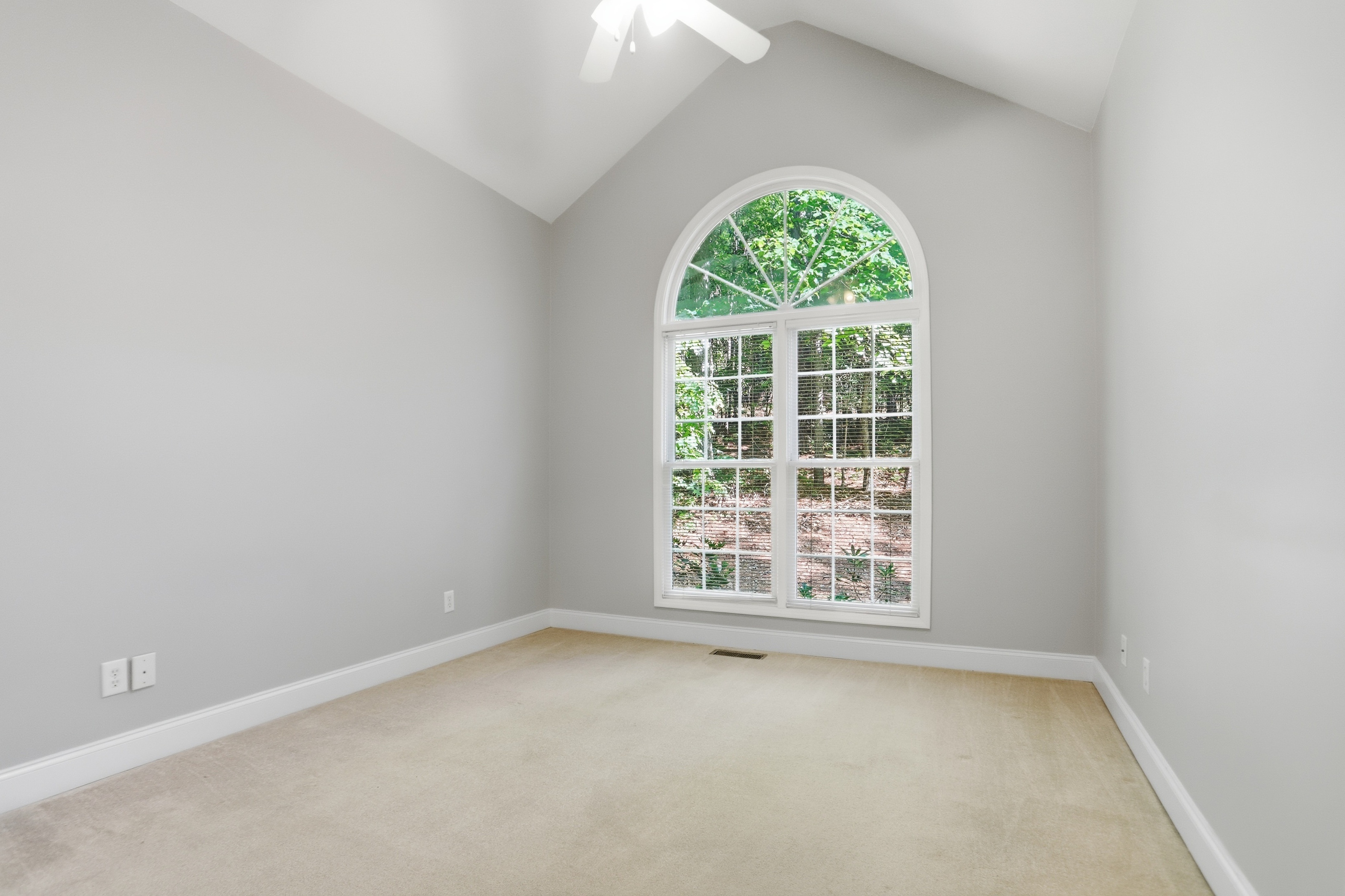 Photo 17 of 34 of 940 Cider Ridge Ct, Clarkesville, GA